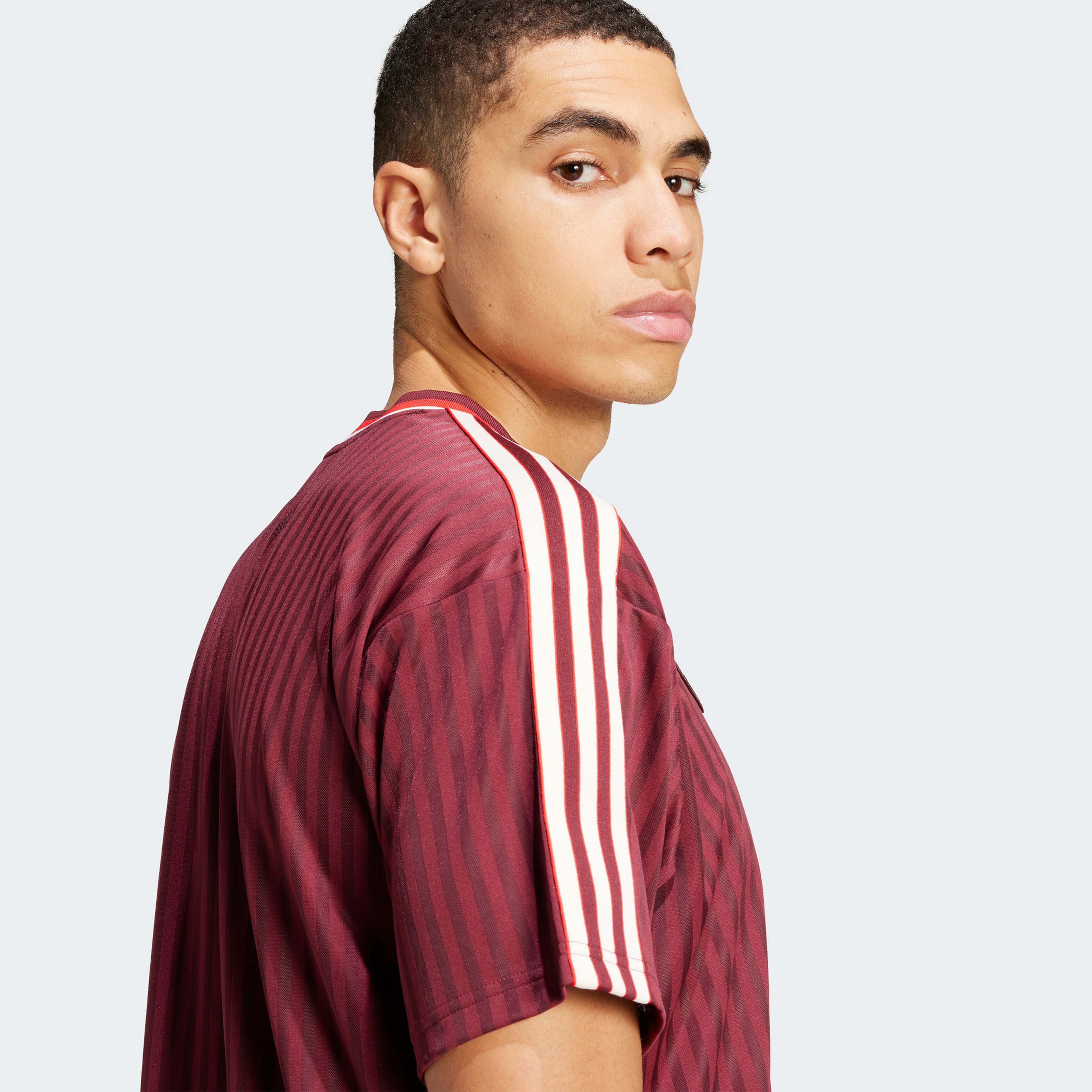 adidas Bayern Munich Erkek Kırmızı Futbol Forması