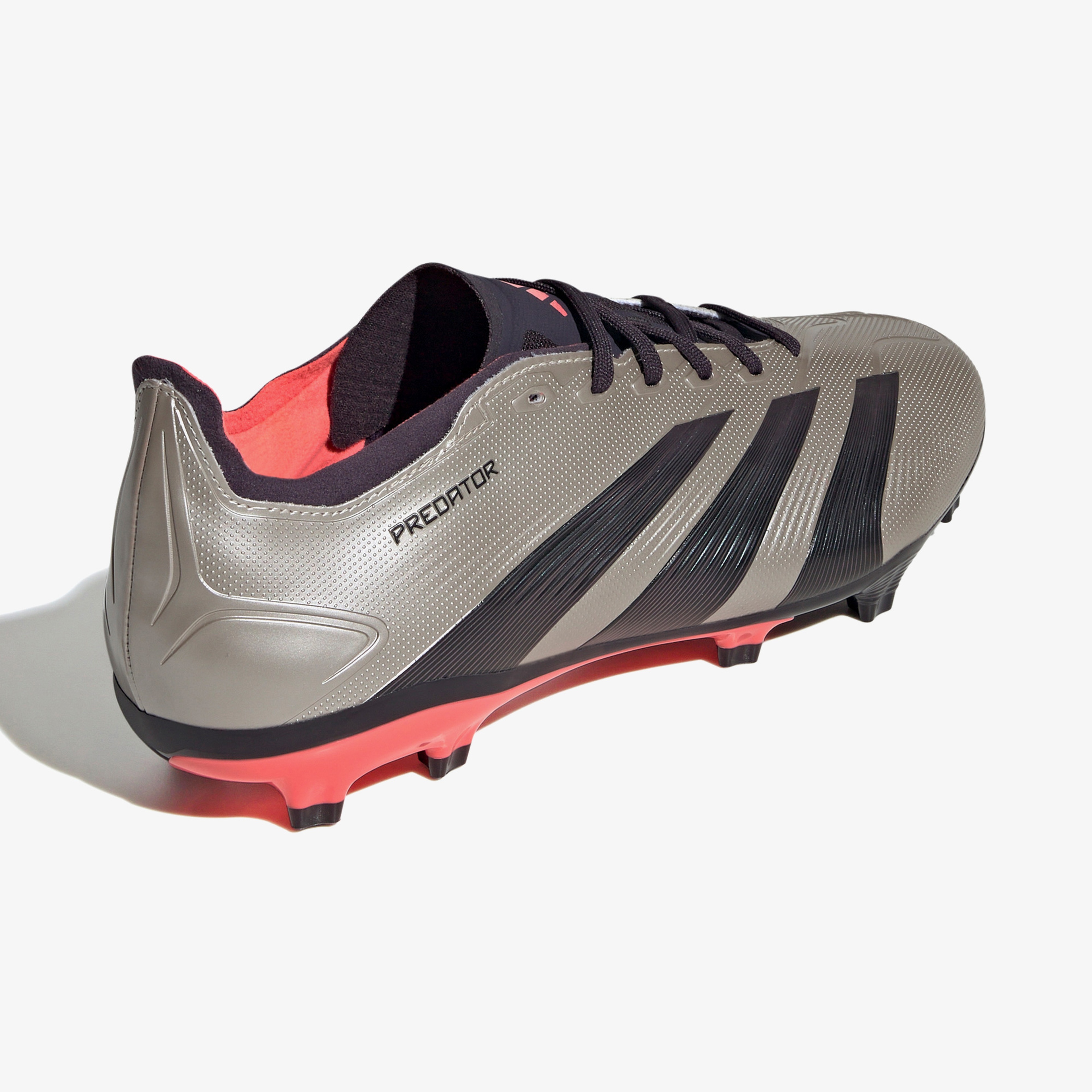 adidas Predator FG Erkek Gri Çim Saha Kramponu