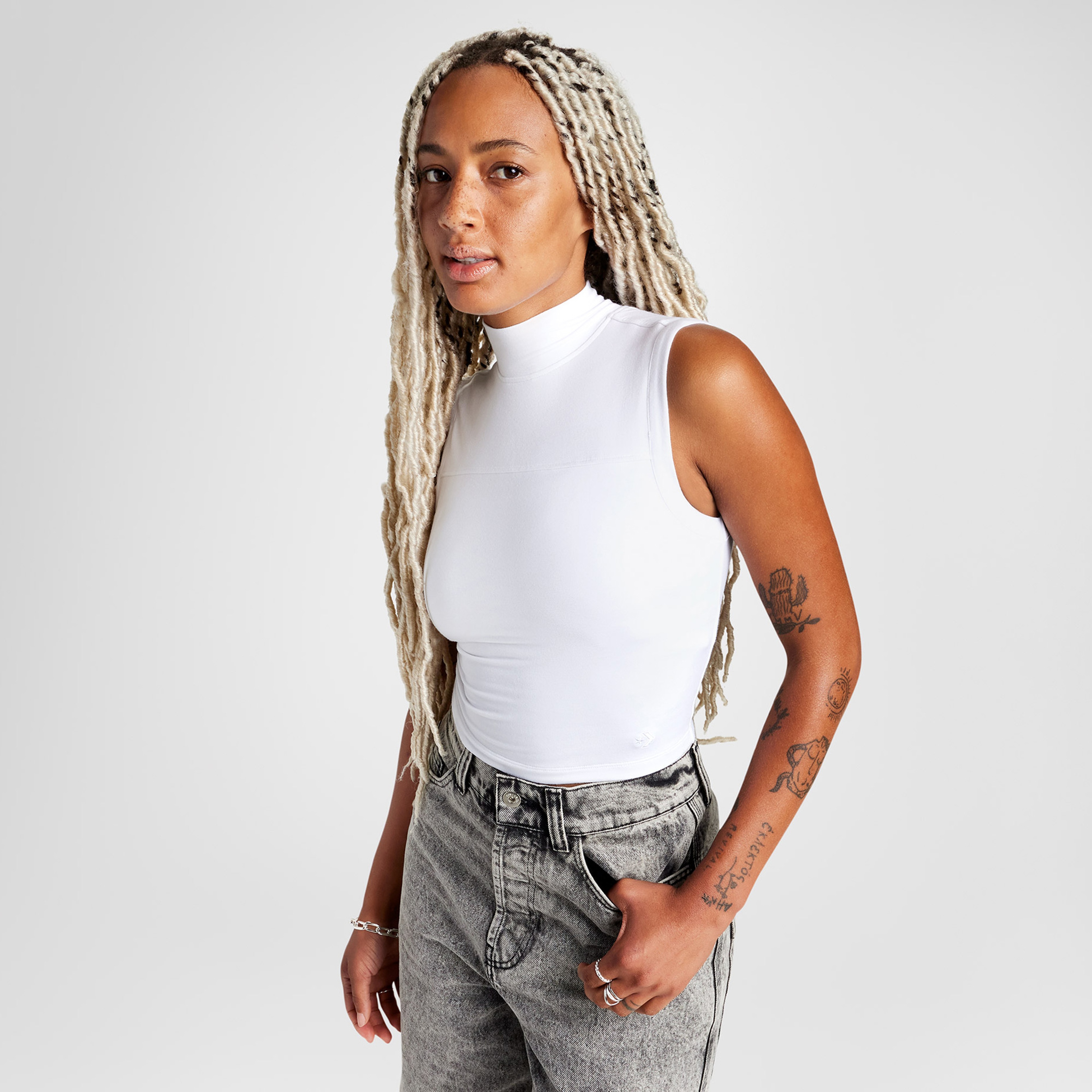 Converse Classic Kadın Kolsuz Boğazlı Yaka Beyaz T-Shirt