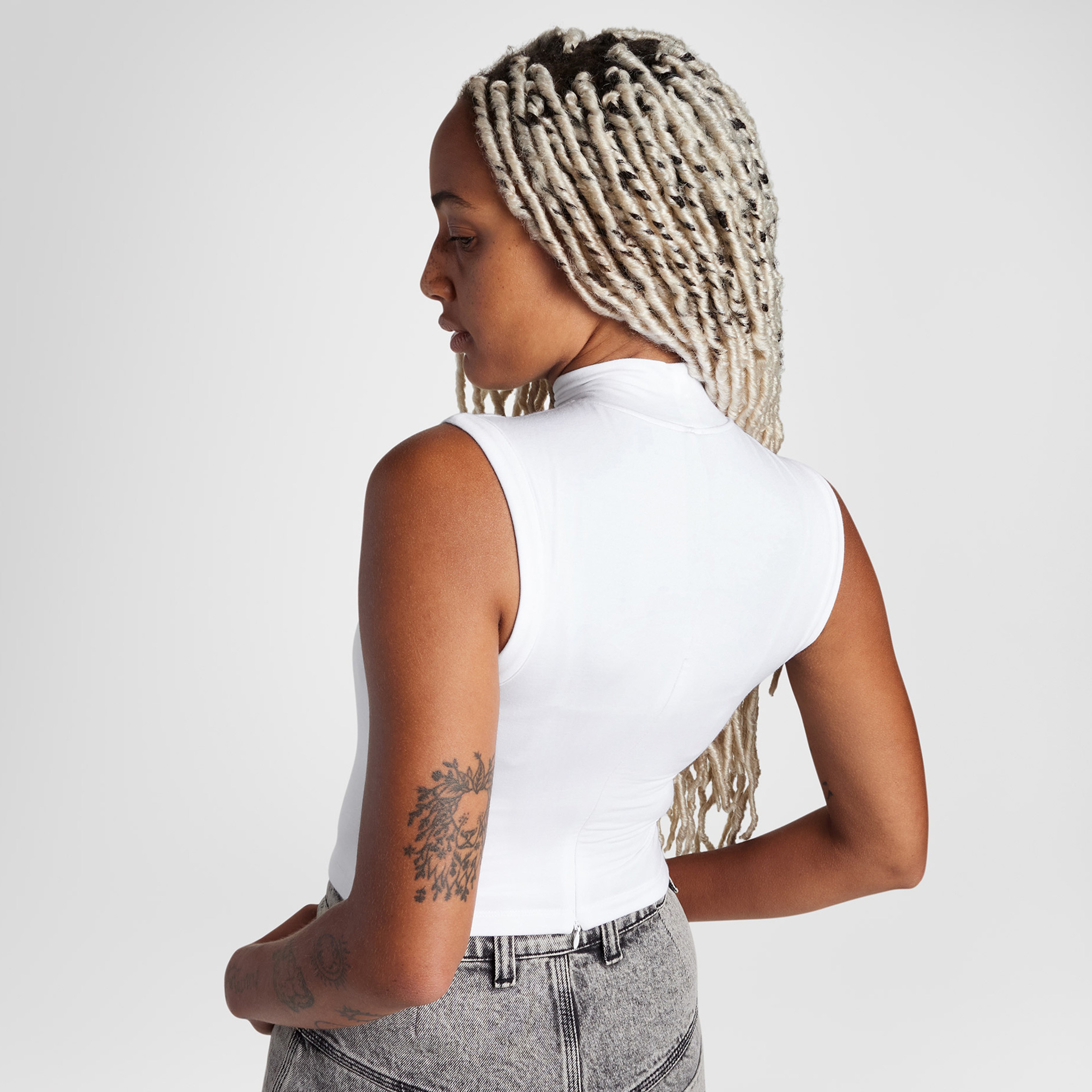 Converse Classic Kadın Kolsuz Boğazlı Yaka Beyaz T-Shirt