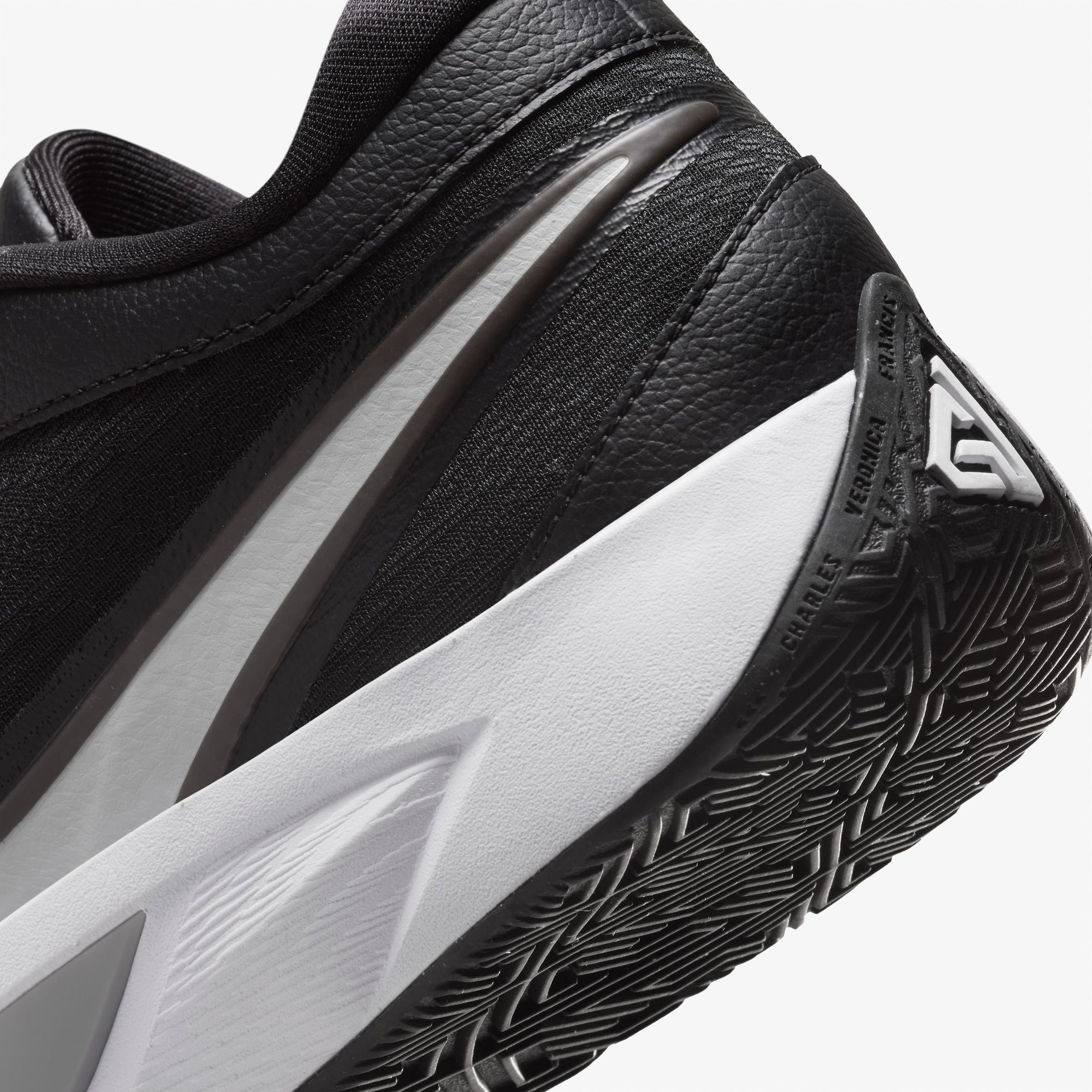 Nike Giannis 6 Erkek Siyah Basketbol Ayakkabısı