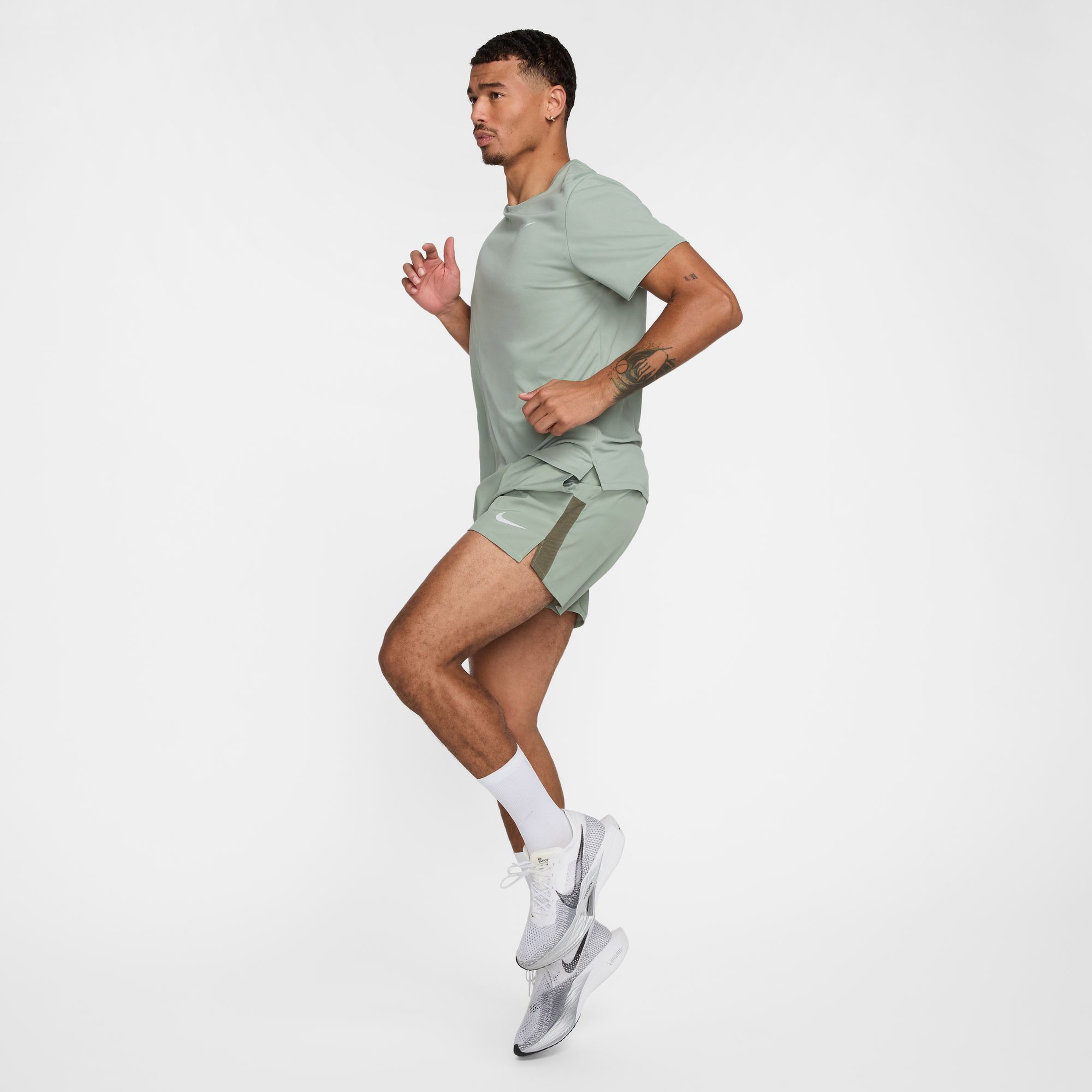 Nike Challenger Dri Fit Erkek Yeşil Antrenman Şortu