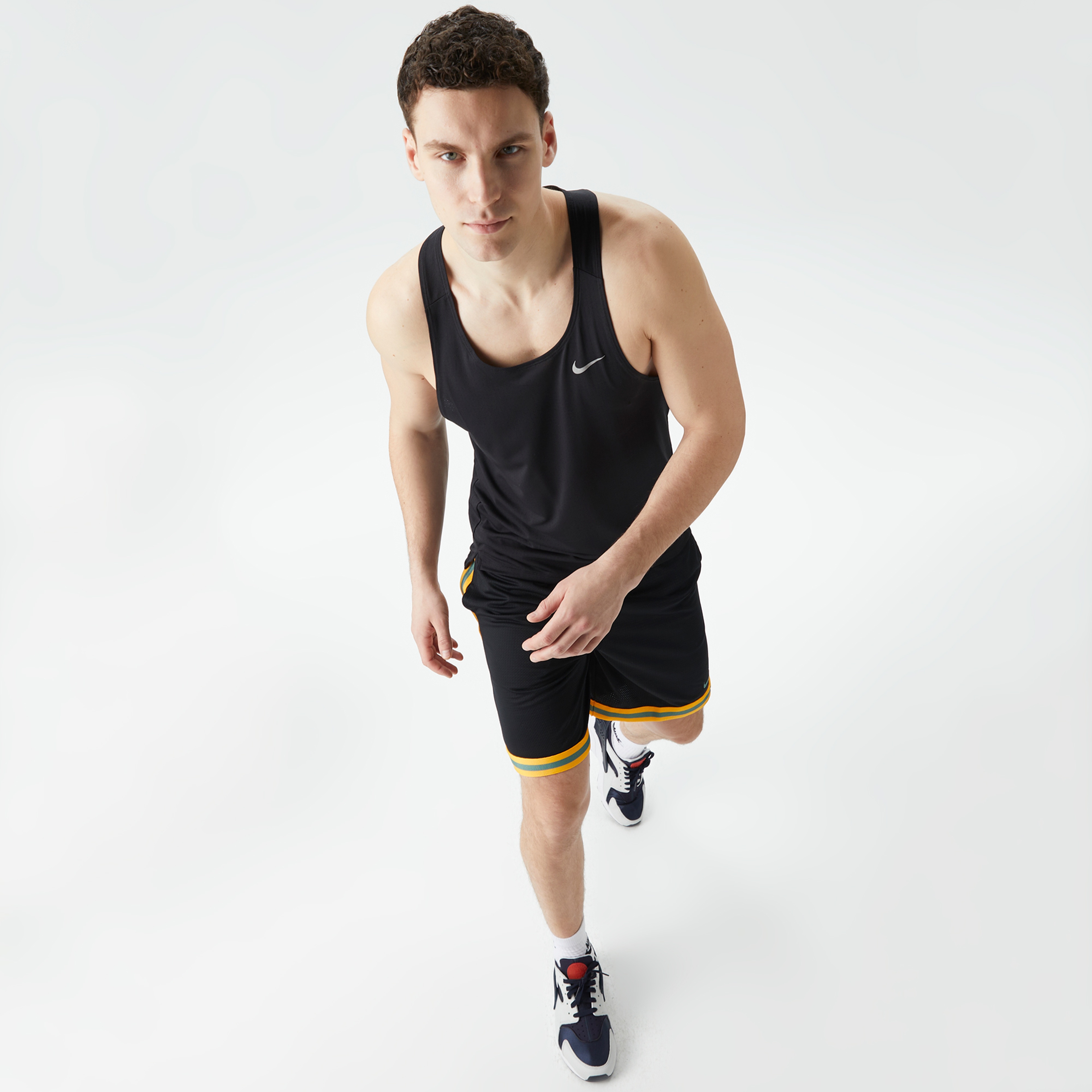 Nike Erkek Siyah Atlet
