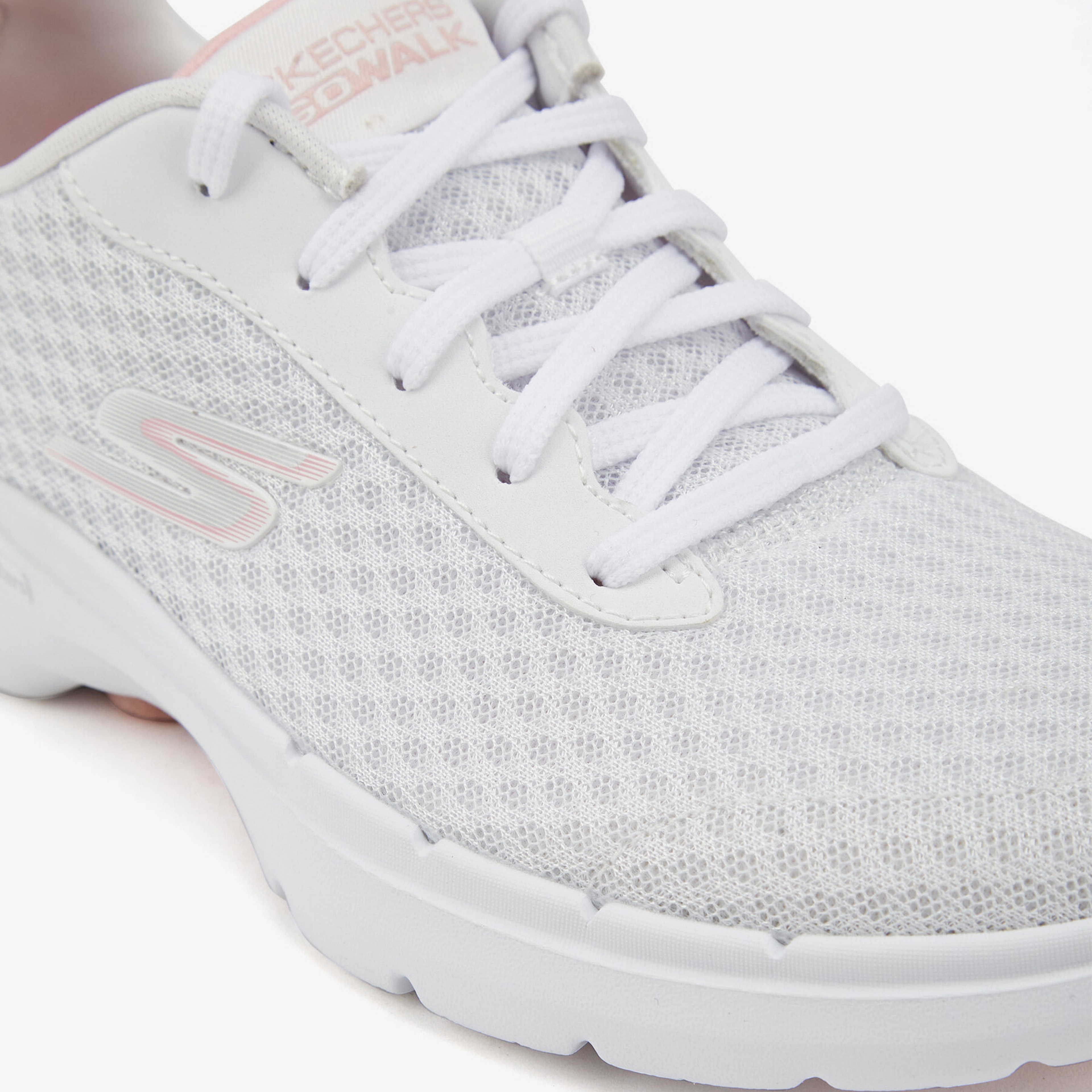Skechers Go Walk 6 - Iconic Vision Kadın Beyaz Spor Ayakkabı