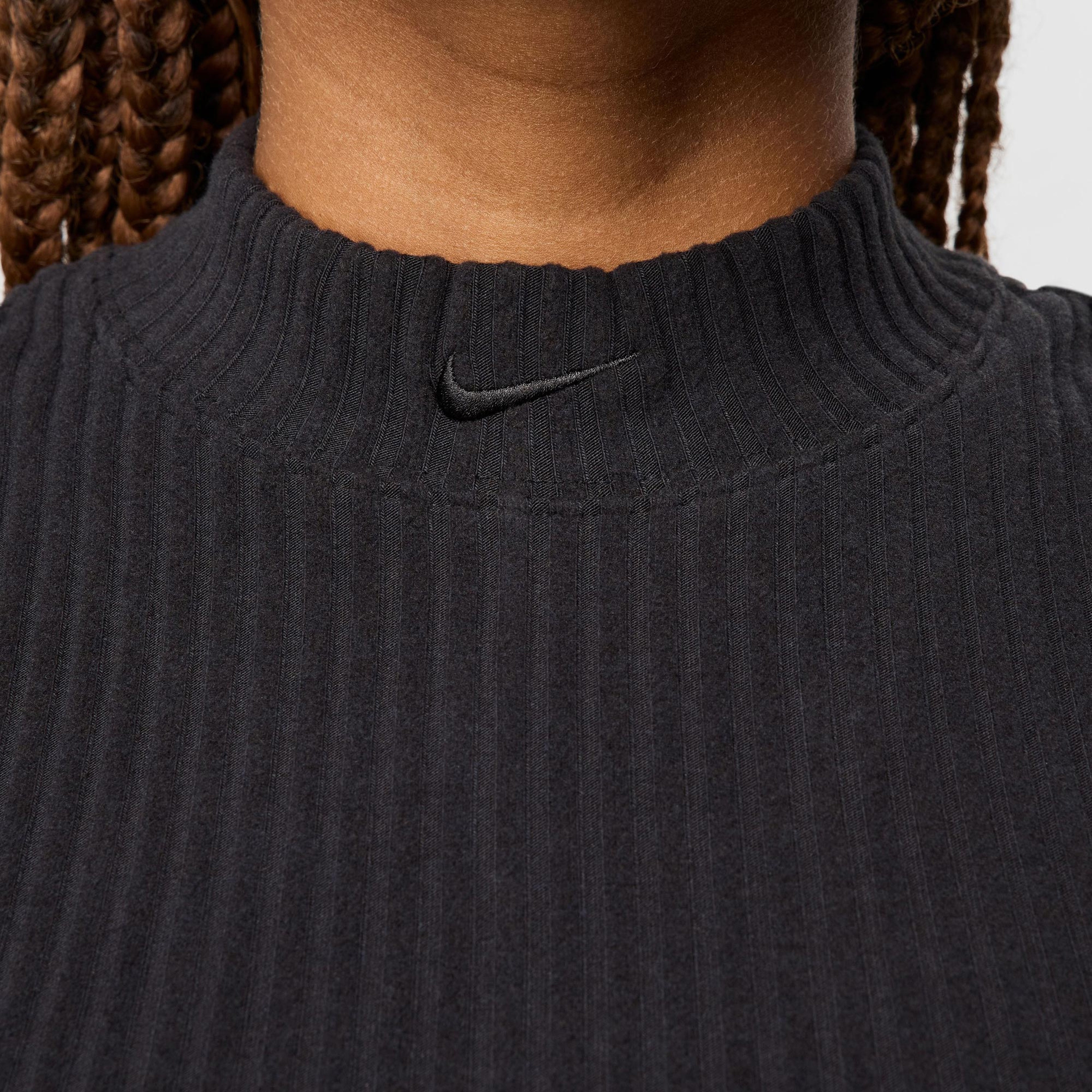 Nike Sportswear Chill Knit Kadın Siyah Kolsuz T-Shirt