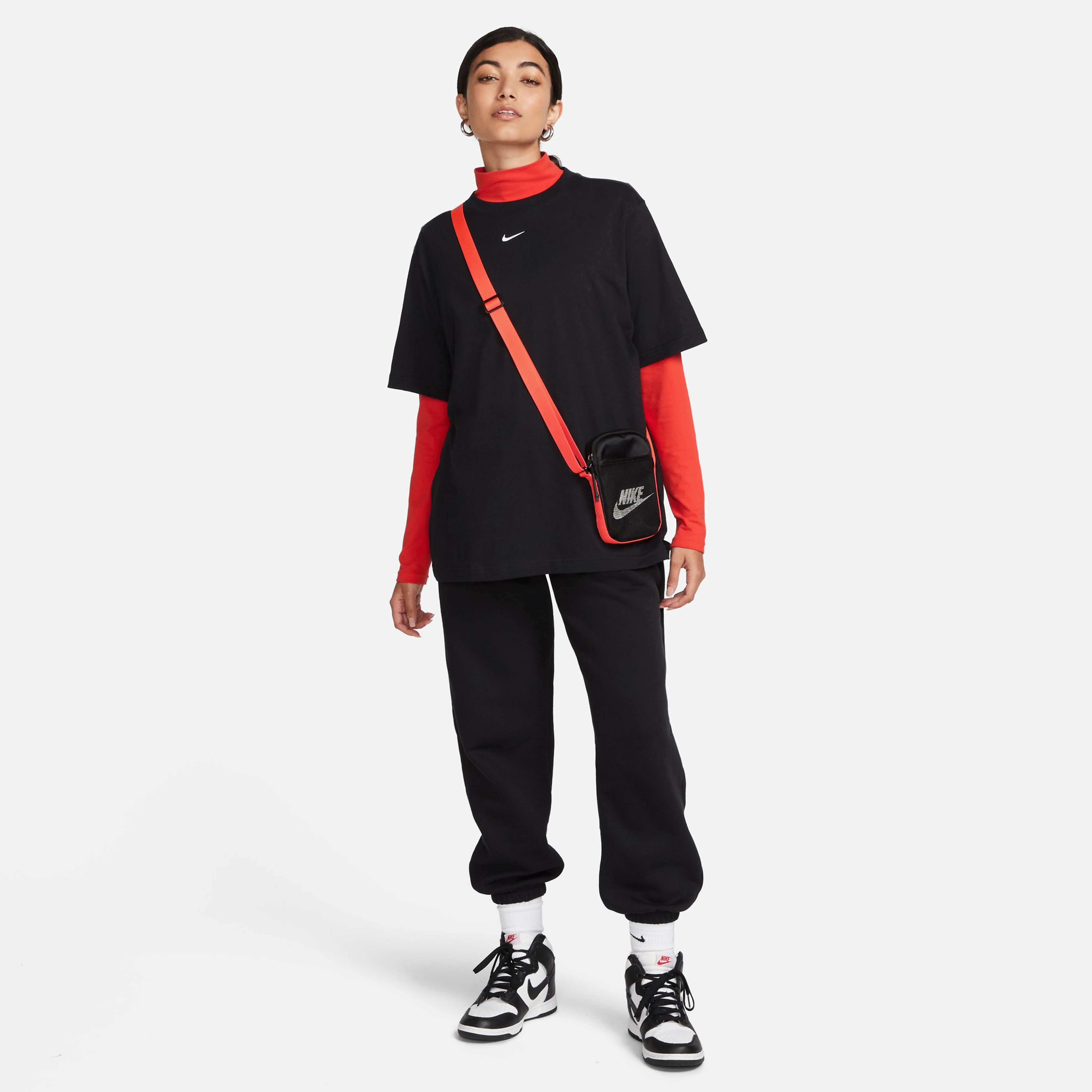 Nike Sportswear Essentials Kadın Siyah T-Shirt
