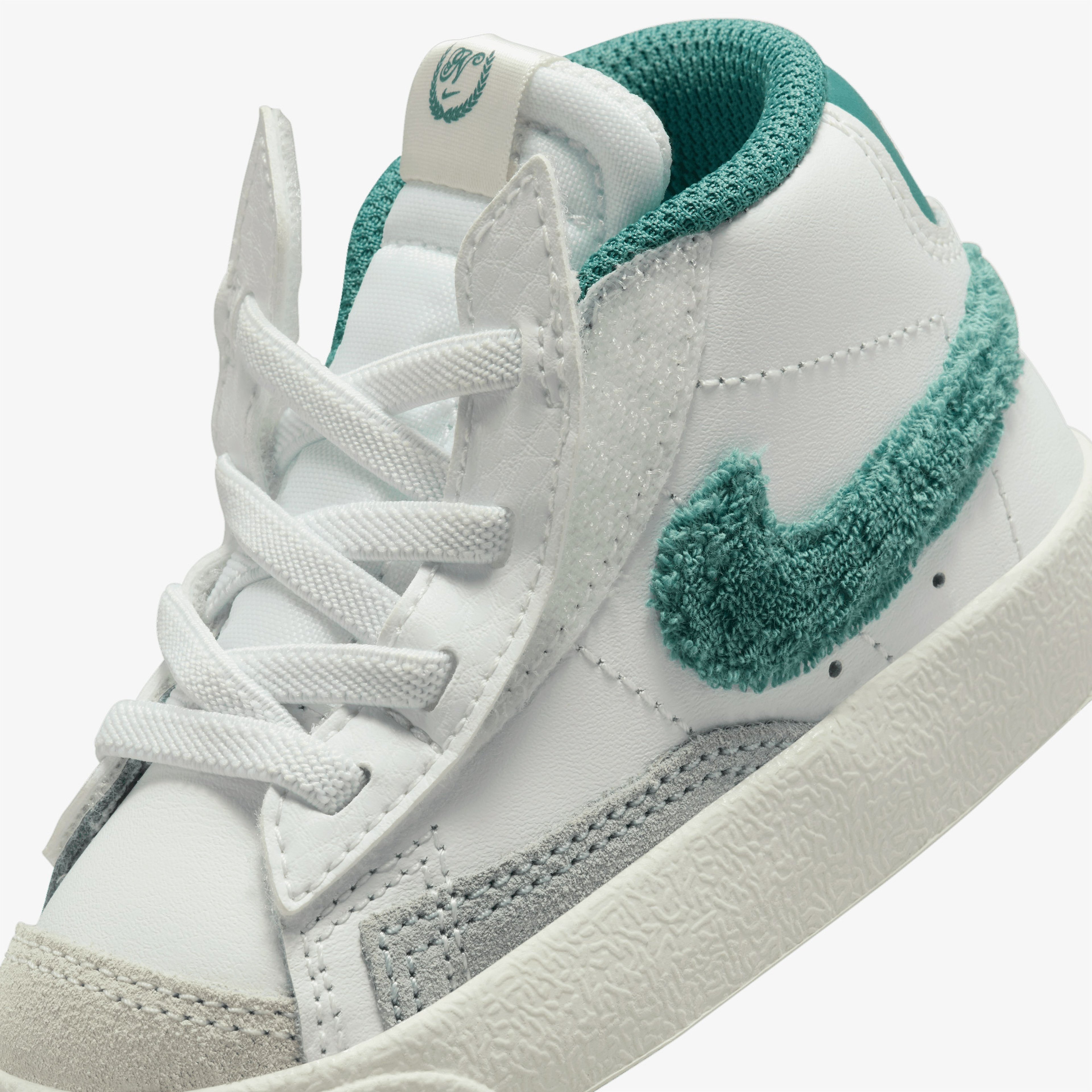 Nike Blazer Mid '77 SE Bebek Beyaz Spor Ayakkabı