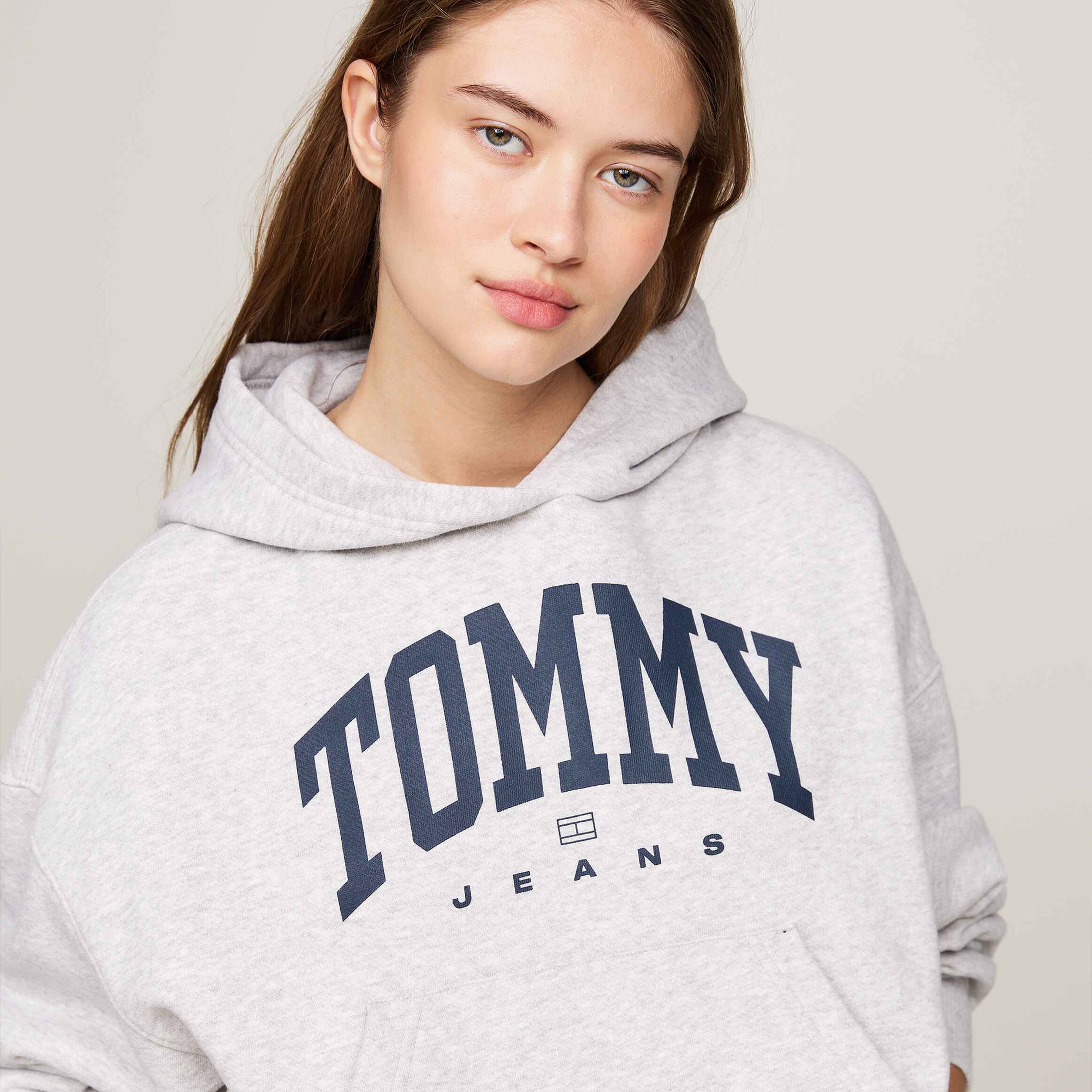 Tommy Jeans Varsity Kadın Gri Sweatshirt