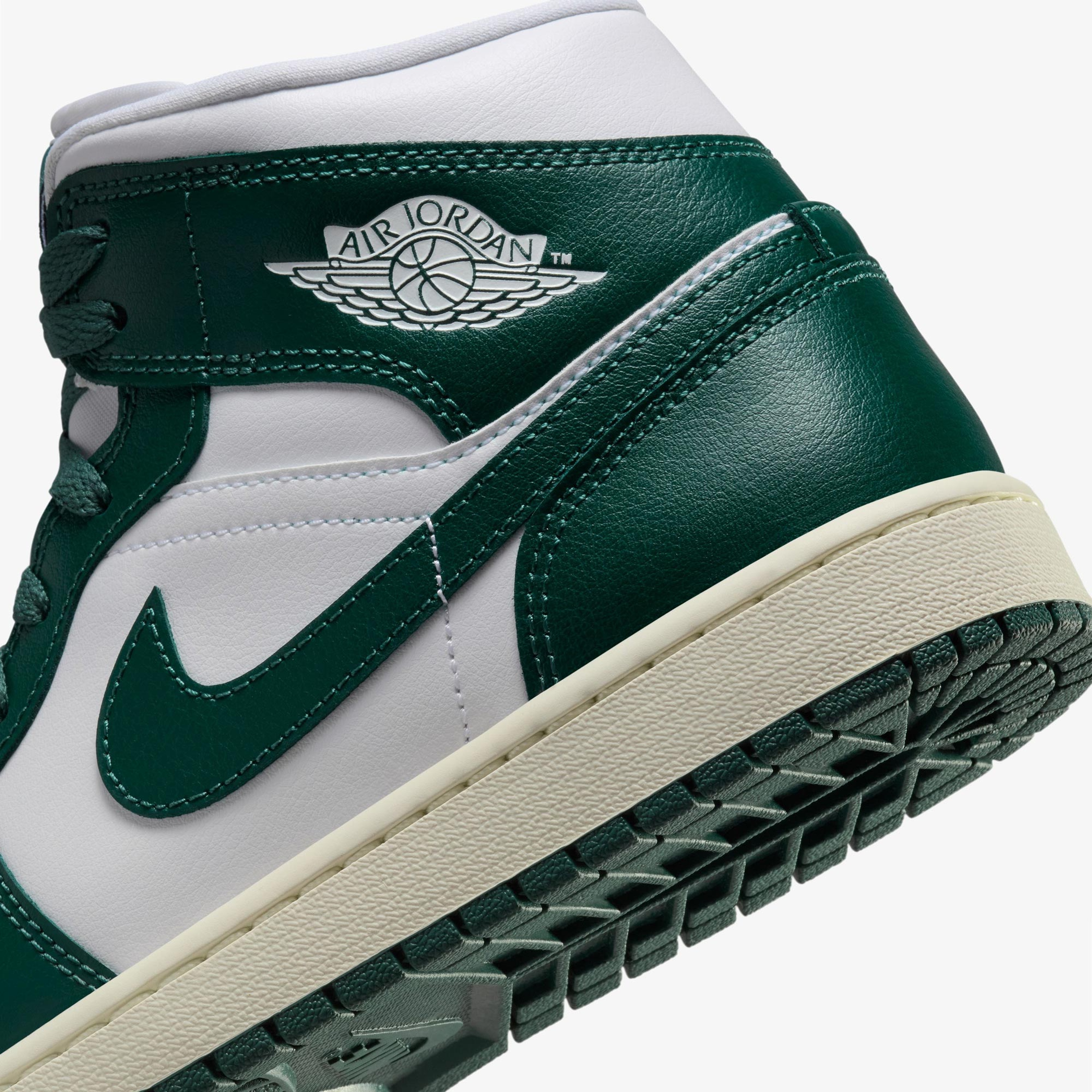 Jordan Air Jordan 1 Mid Kadın Beyaz Sneaker