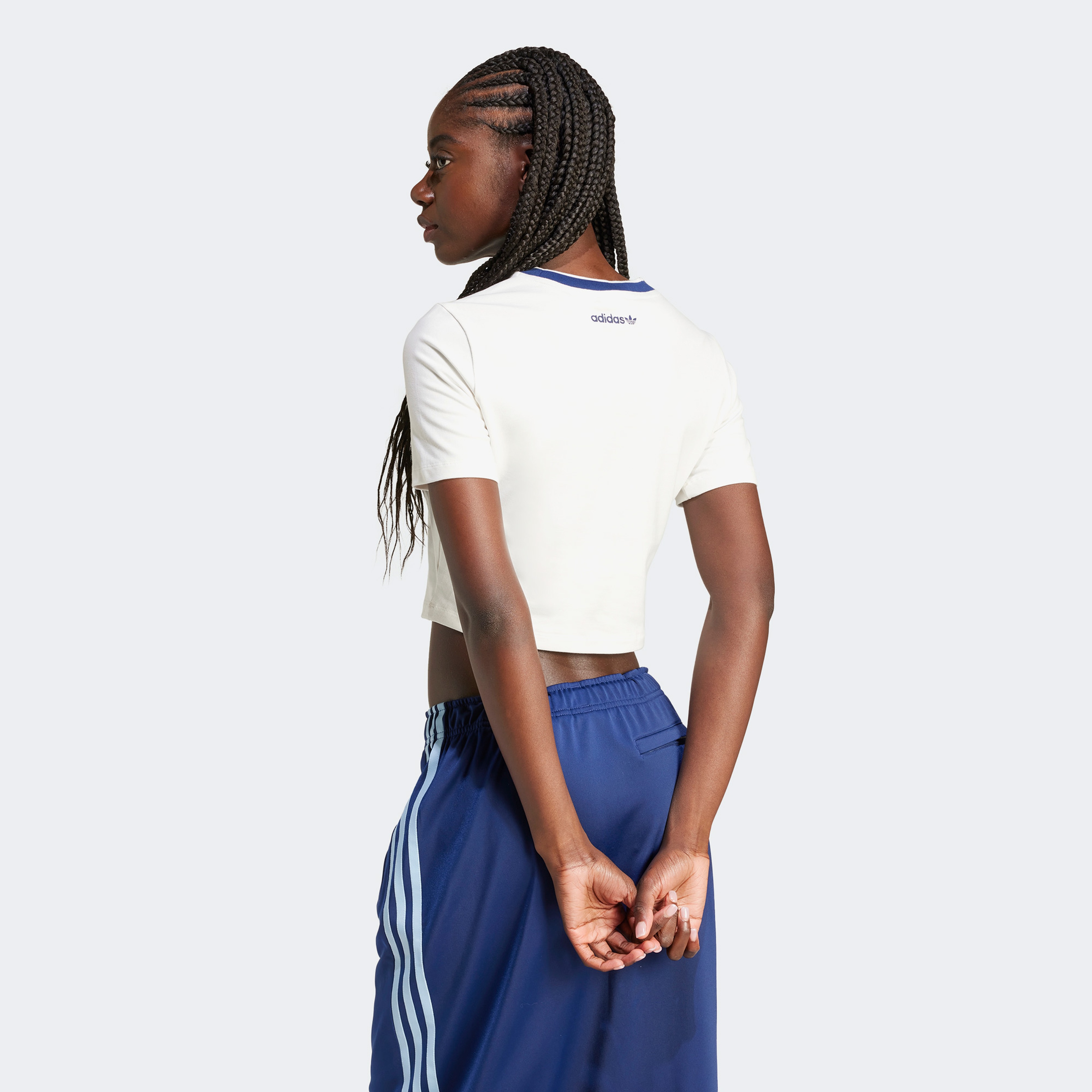 adidas Graphic Badge Slim 3 Stripe Kadın Beyaz T-Shirt