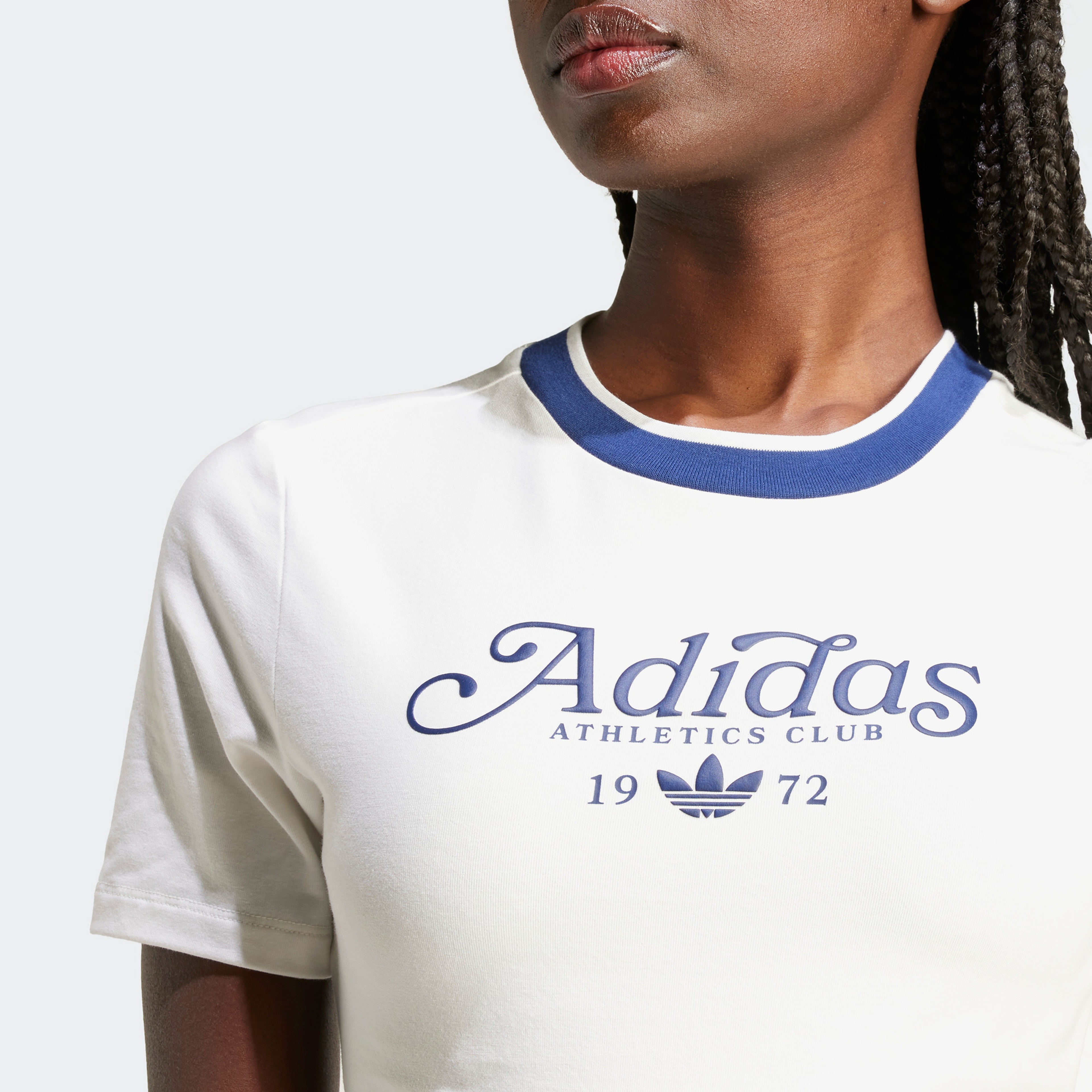 adidas Graphic Badge Slim 3 Stripe Kadın Beyaz T-Shirt