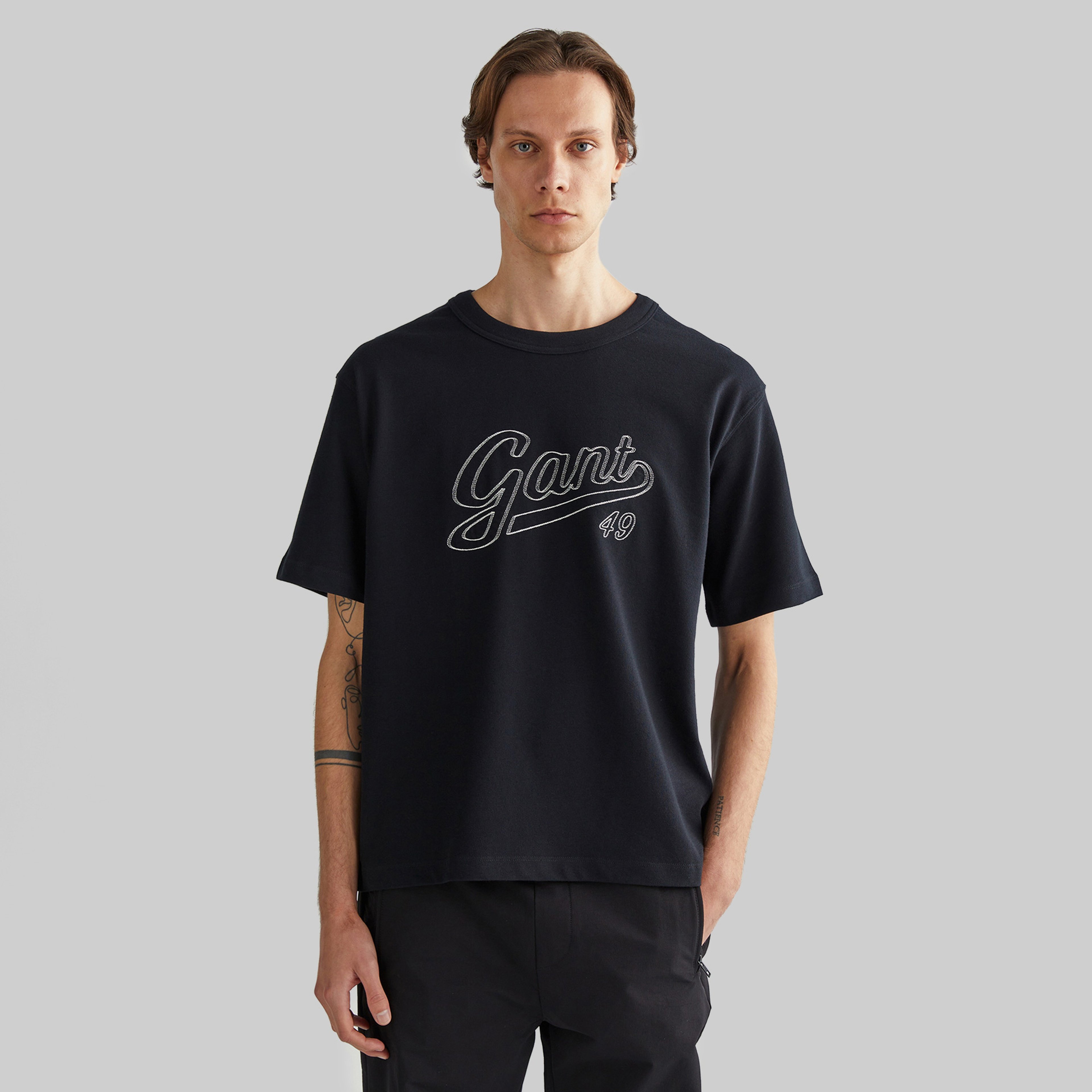 GANT Erkek Siyah Relaxed Fit Bisiklet Yaka Logolu T-Shirt