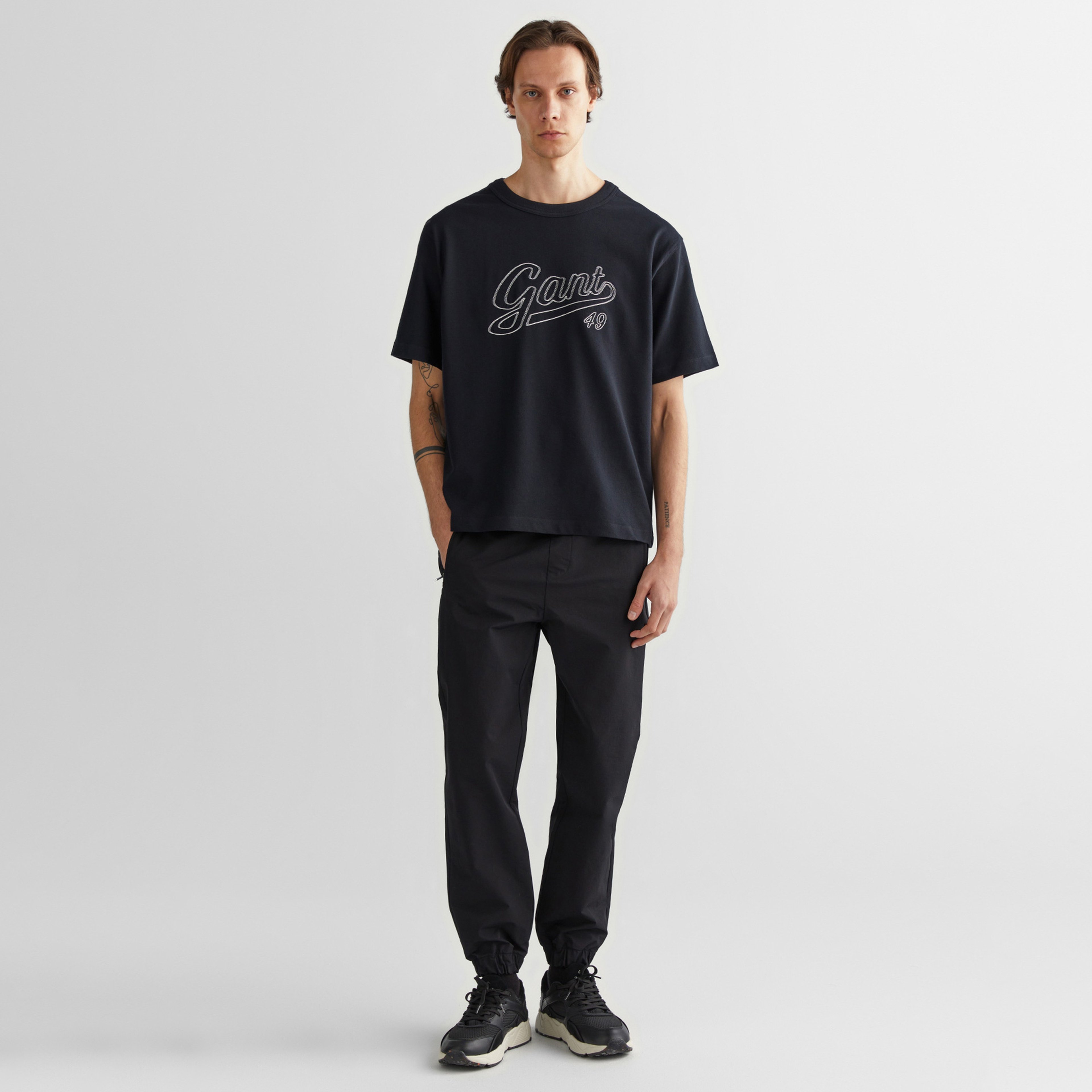 GANT Erkek Siyah Relaxed Fit Bisiklet Yaka Logolu T-Shirt