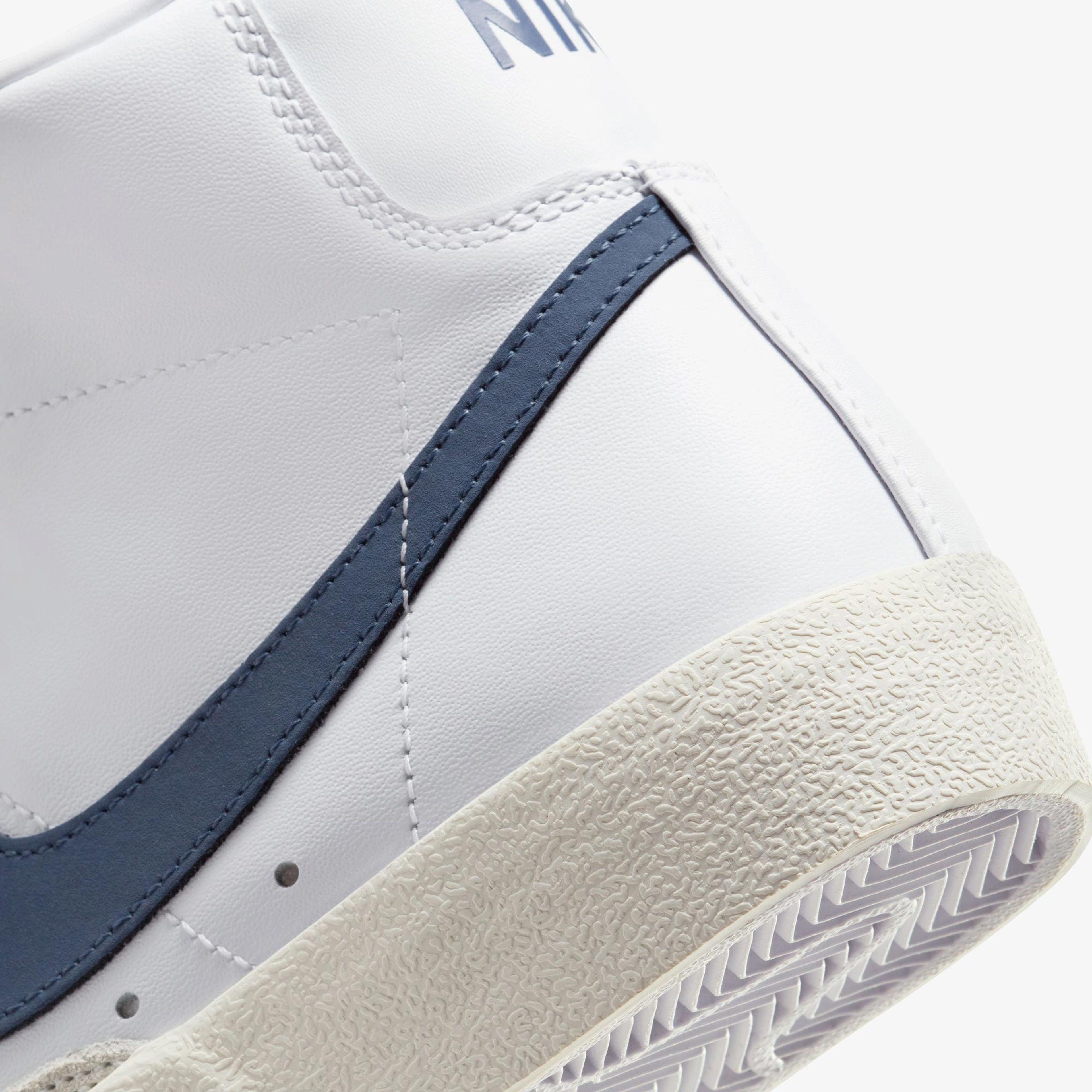 Nike Blazer Mid '77 Kadın Beyaz Spor Ayakkabı