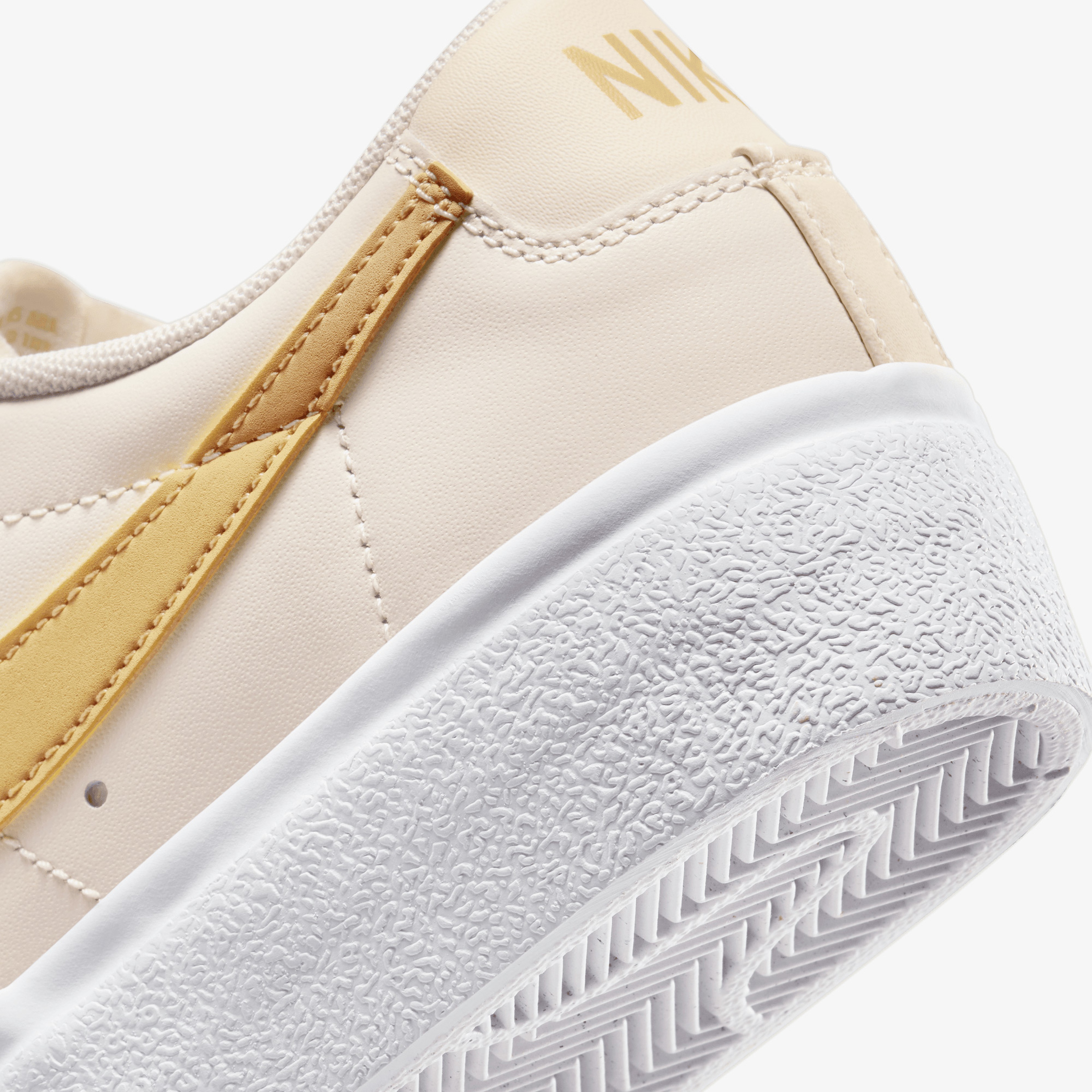 Nike Blazer Low Platform Kadın Krem Spor Ayakkabı