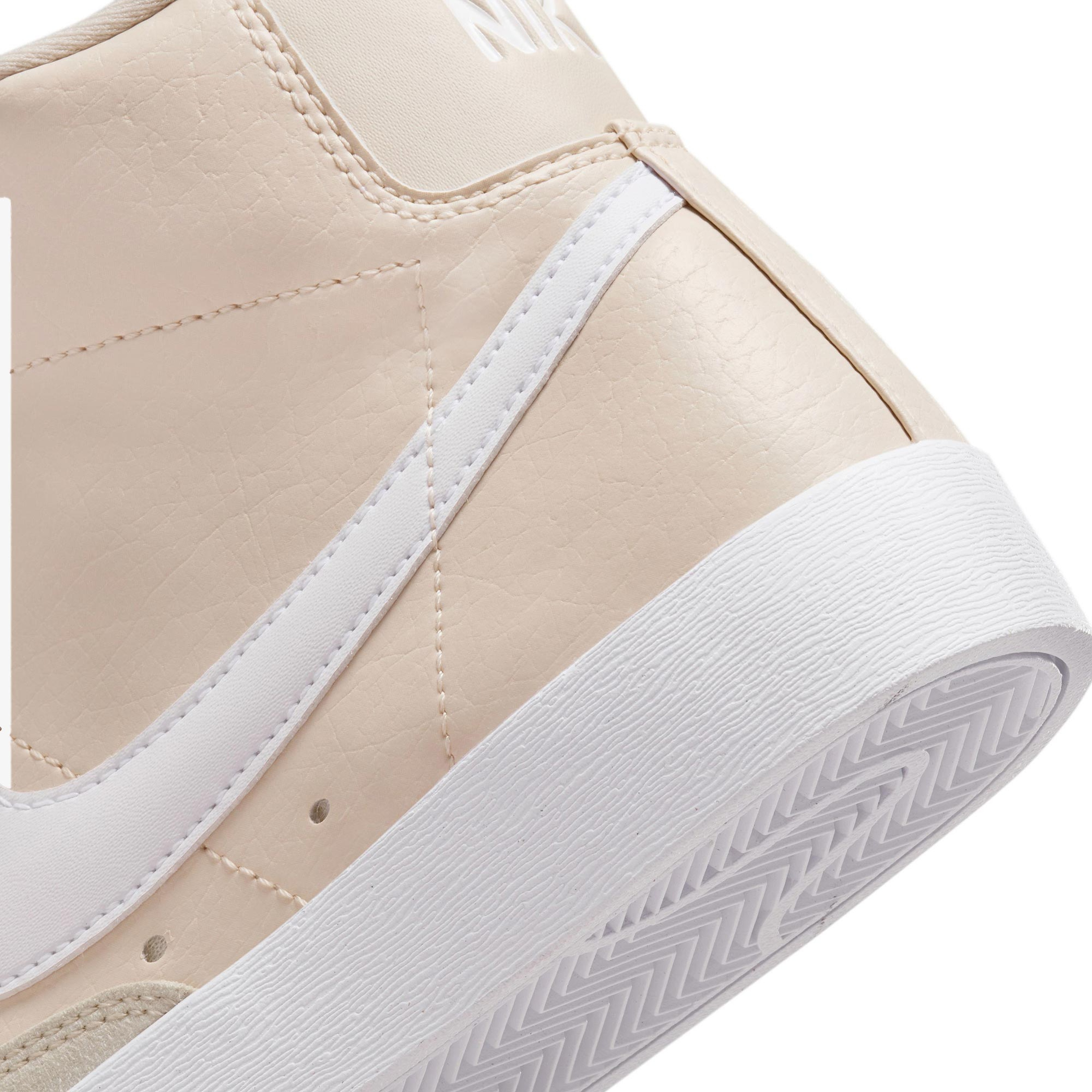 Nike Blazer Mid 77 Next Nature Kadın Beyaz Spor Ayakkabı