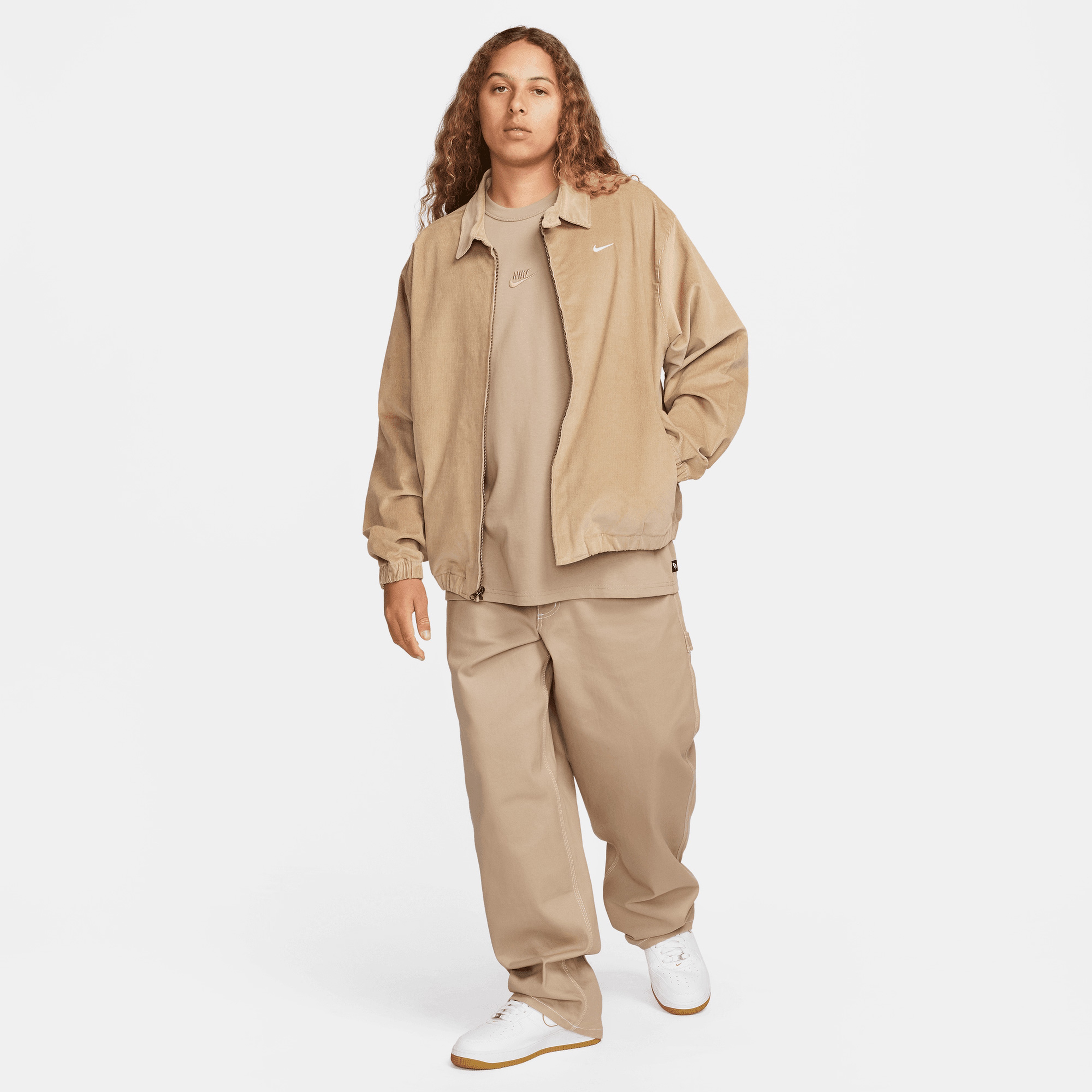 Nike Sportswear Premium Essentials Erkek Kahverengi T-Shirt