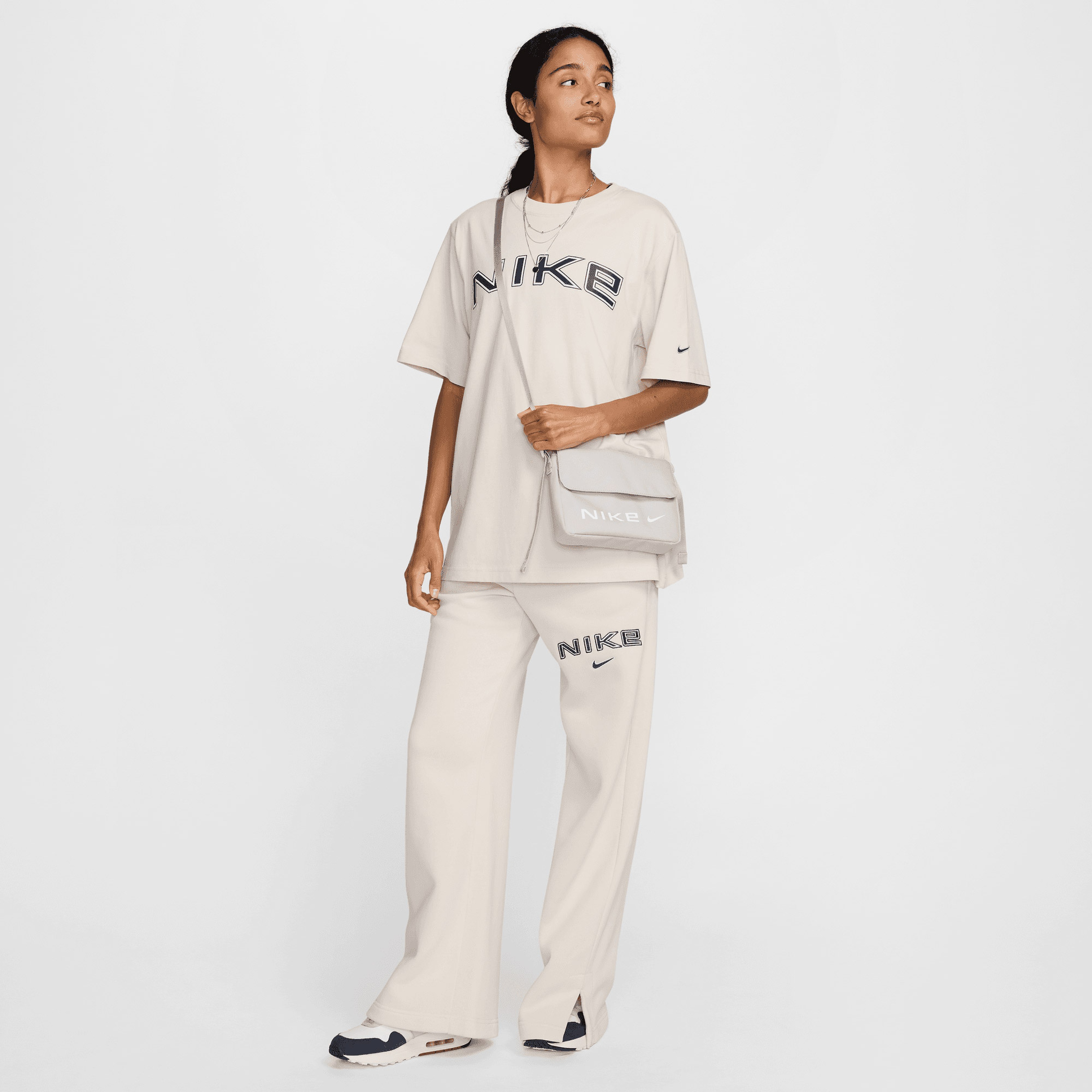 Nike Sportswear Kadın Beyaz T-Shirt