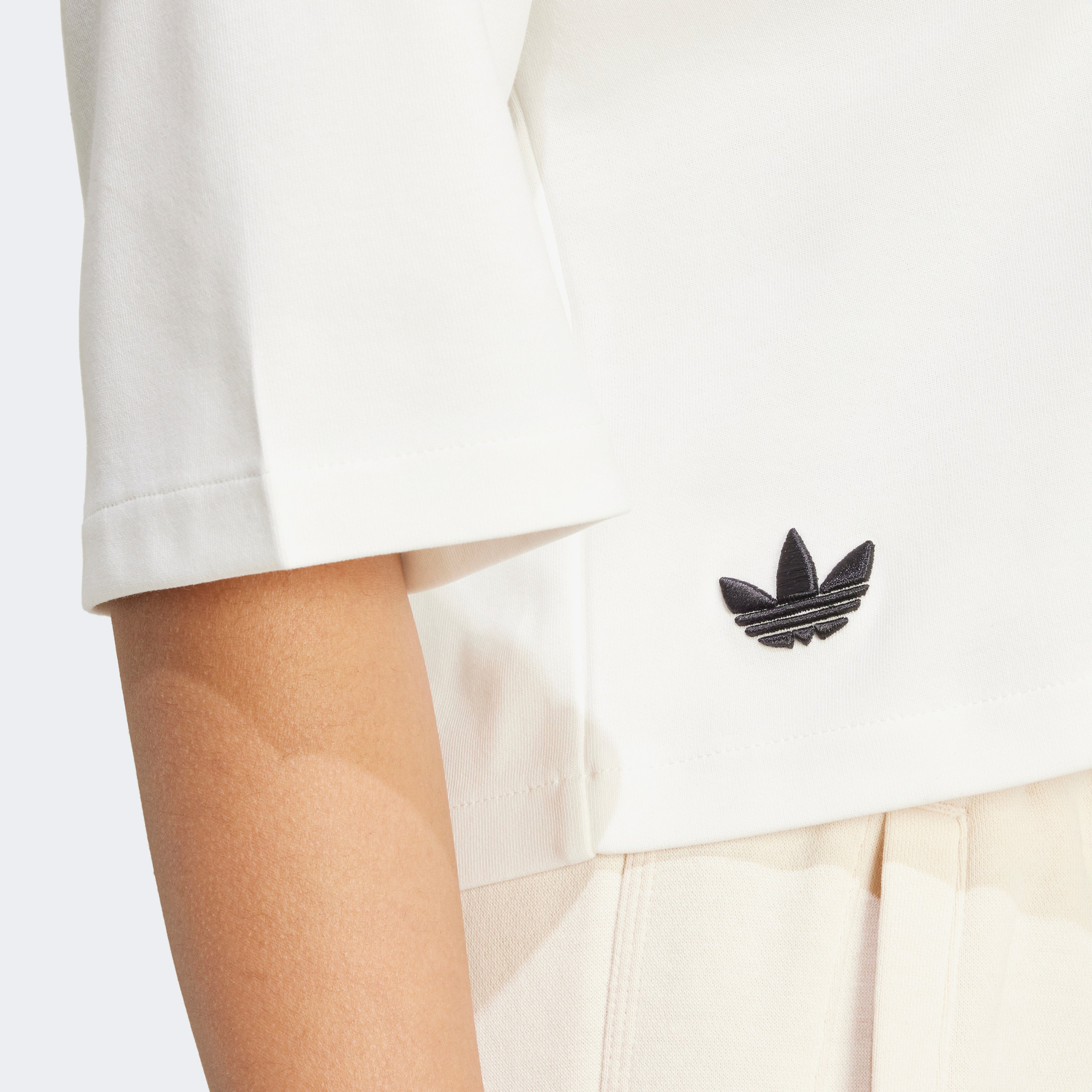 adidas Neuclassics Kadın Beyaz T-Shirt