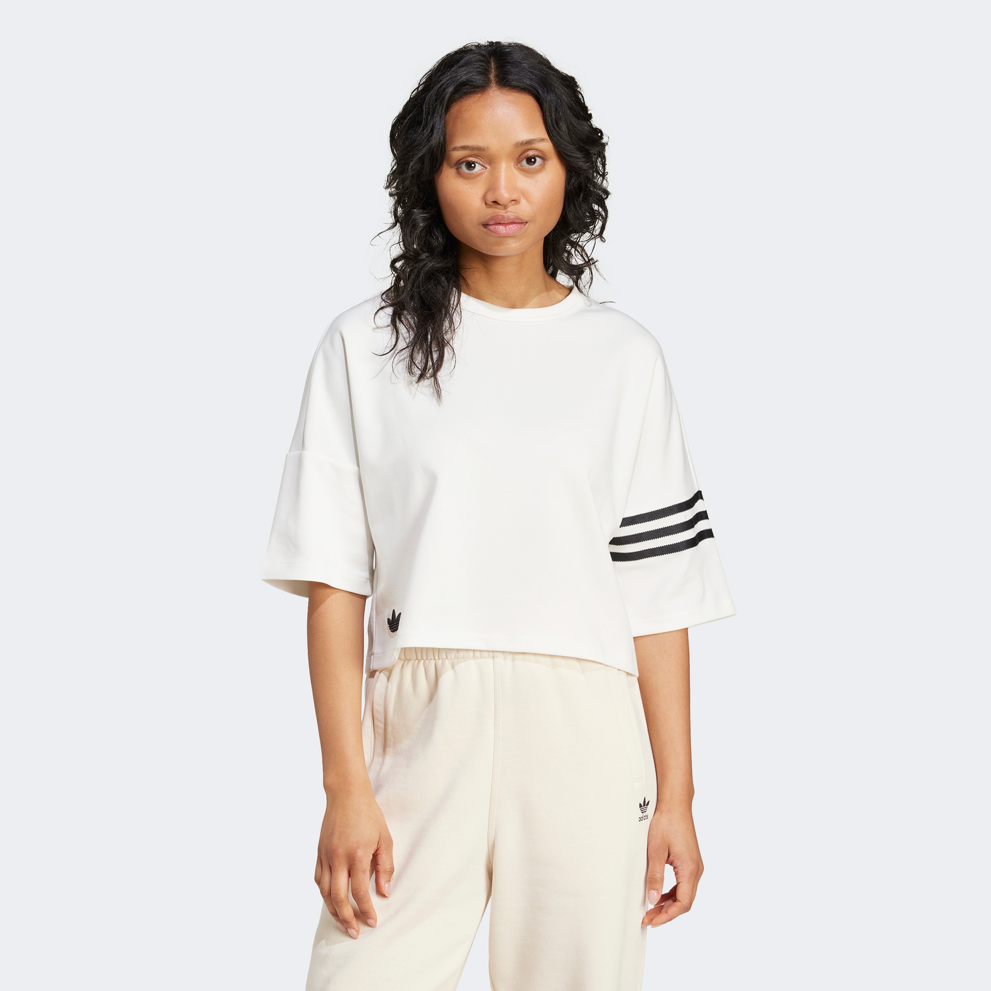adidas Neuclassics Kadın Beyaz T-Shirt
