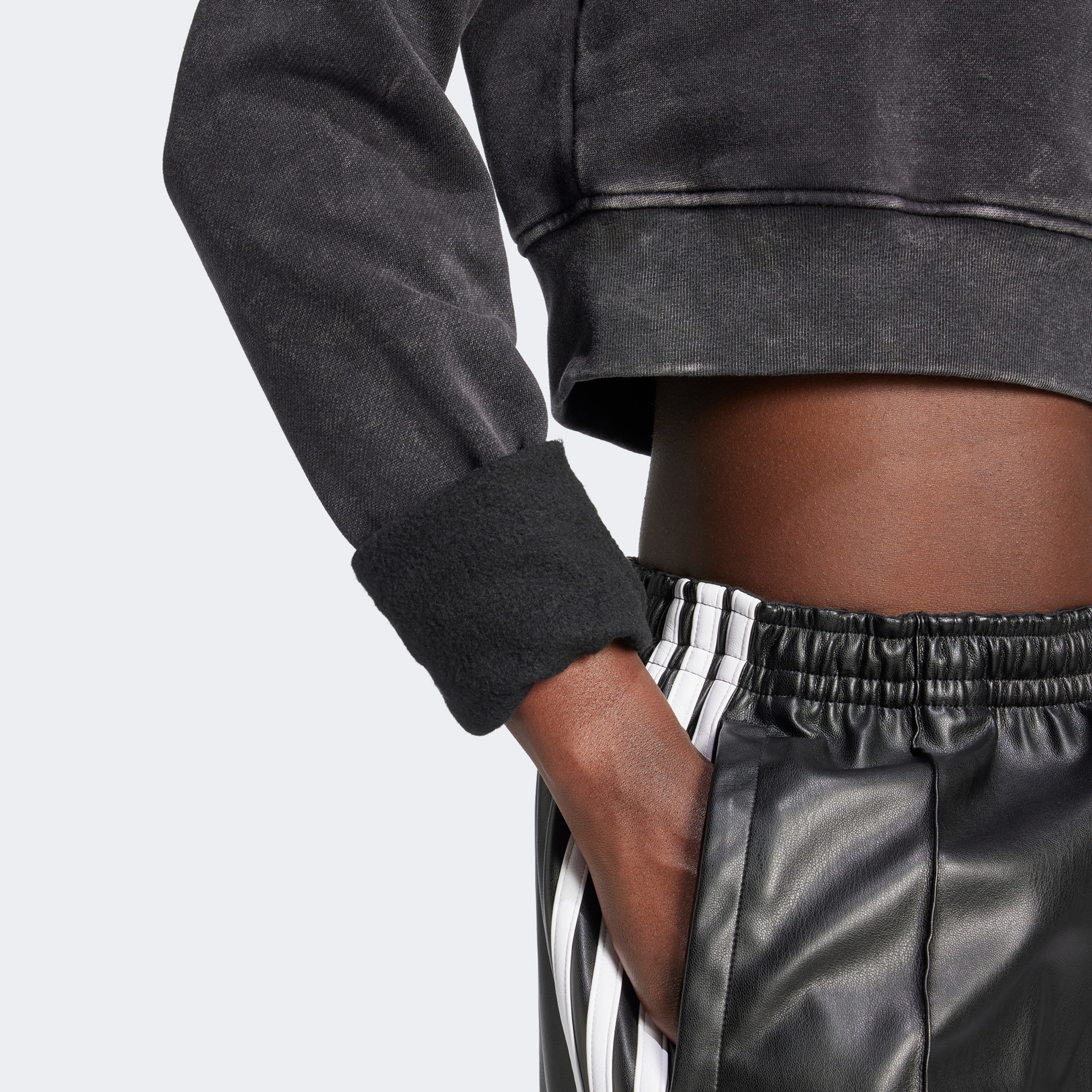 adidas Washed Cropped Trefoil Kadın Siyah Hoodie