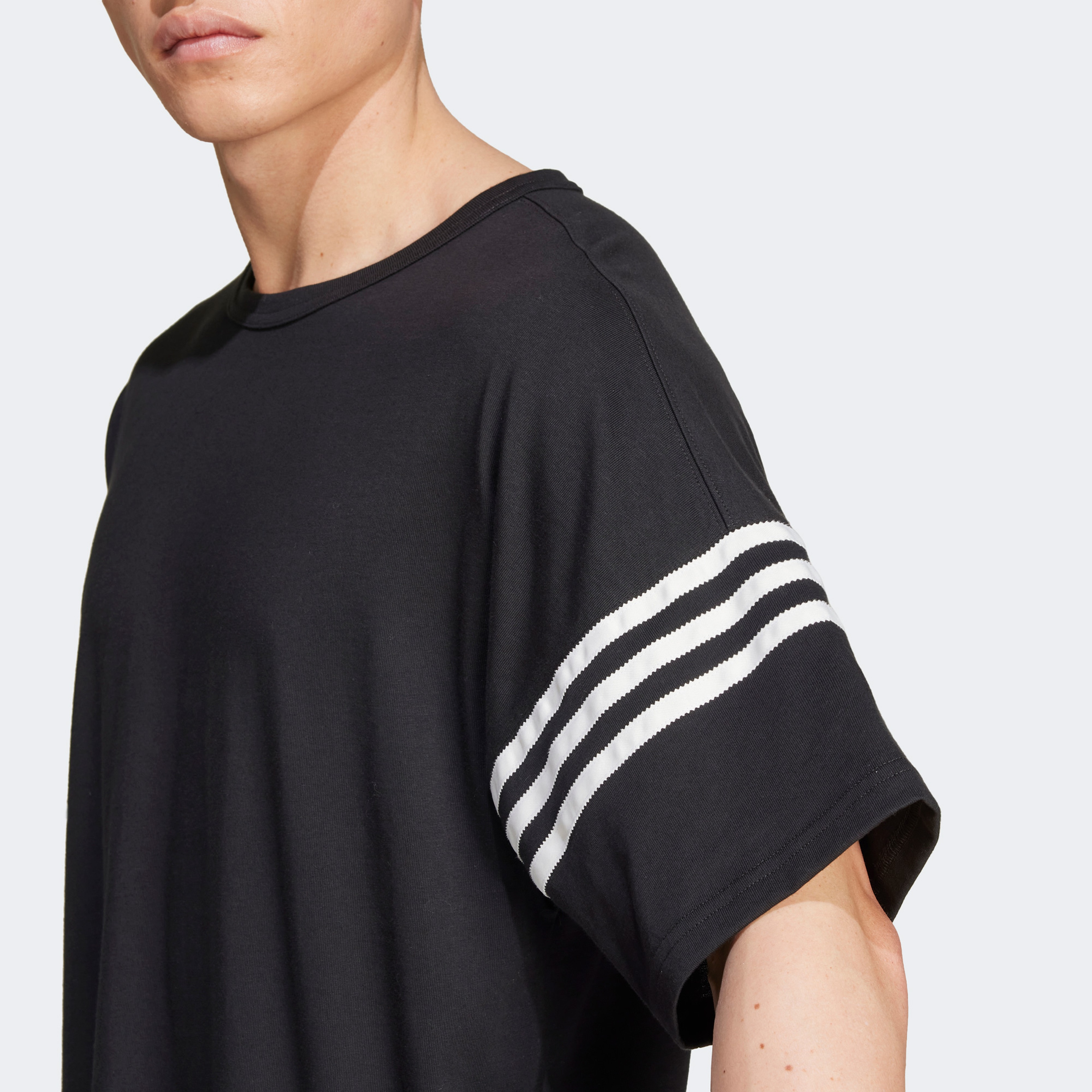 adidas Neuclassics Erkek Siyah T-Shirt