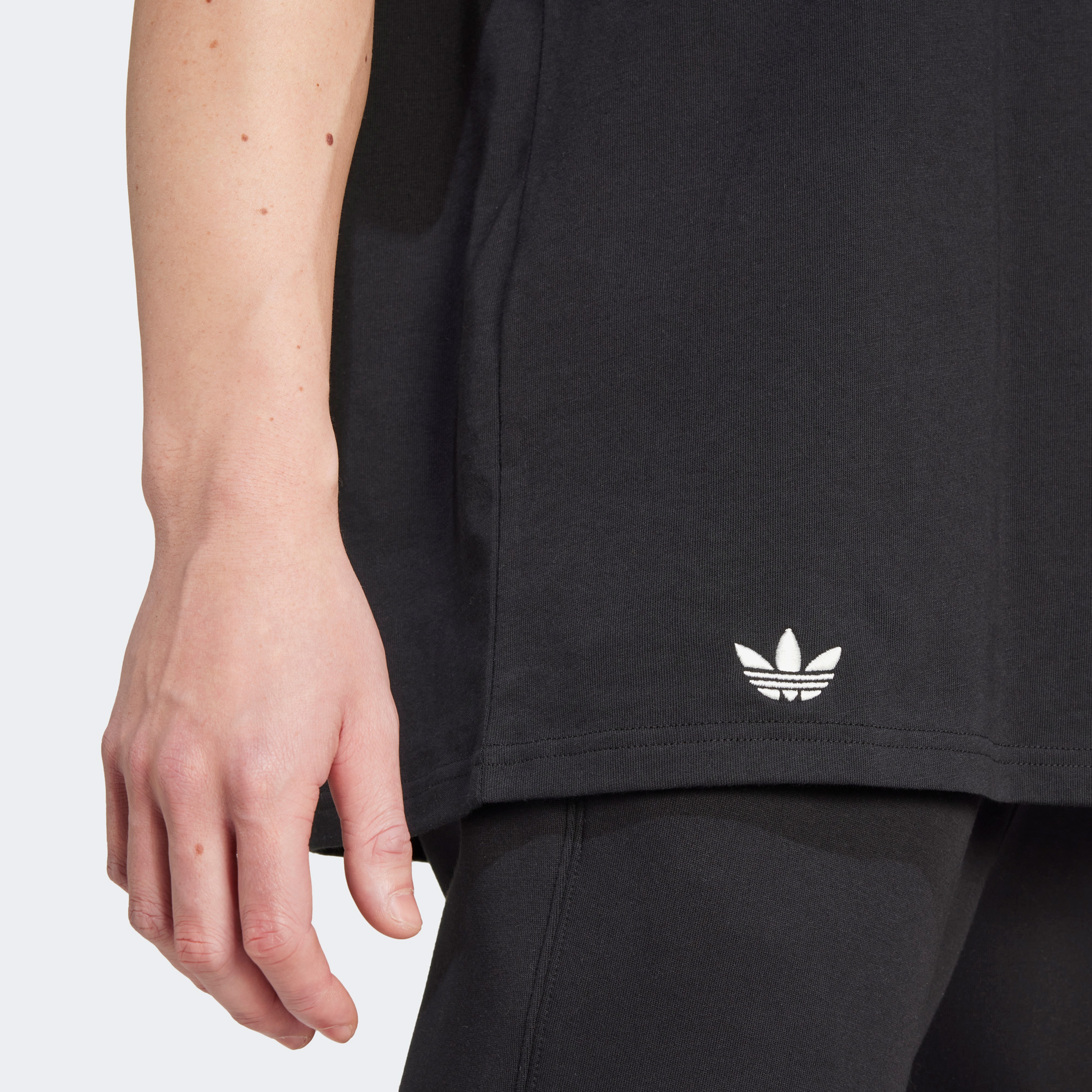 adidas Neuclassics Erkek Siyah T-Shirt