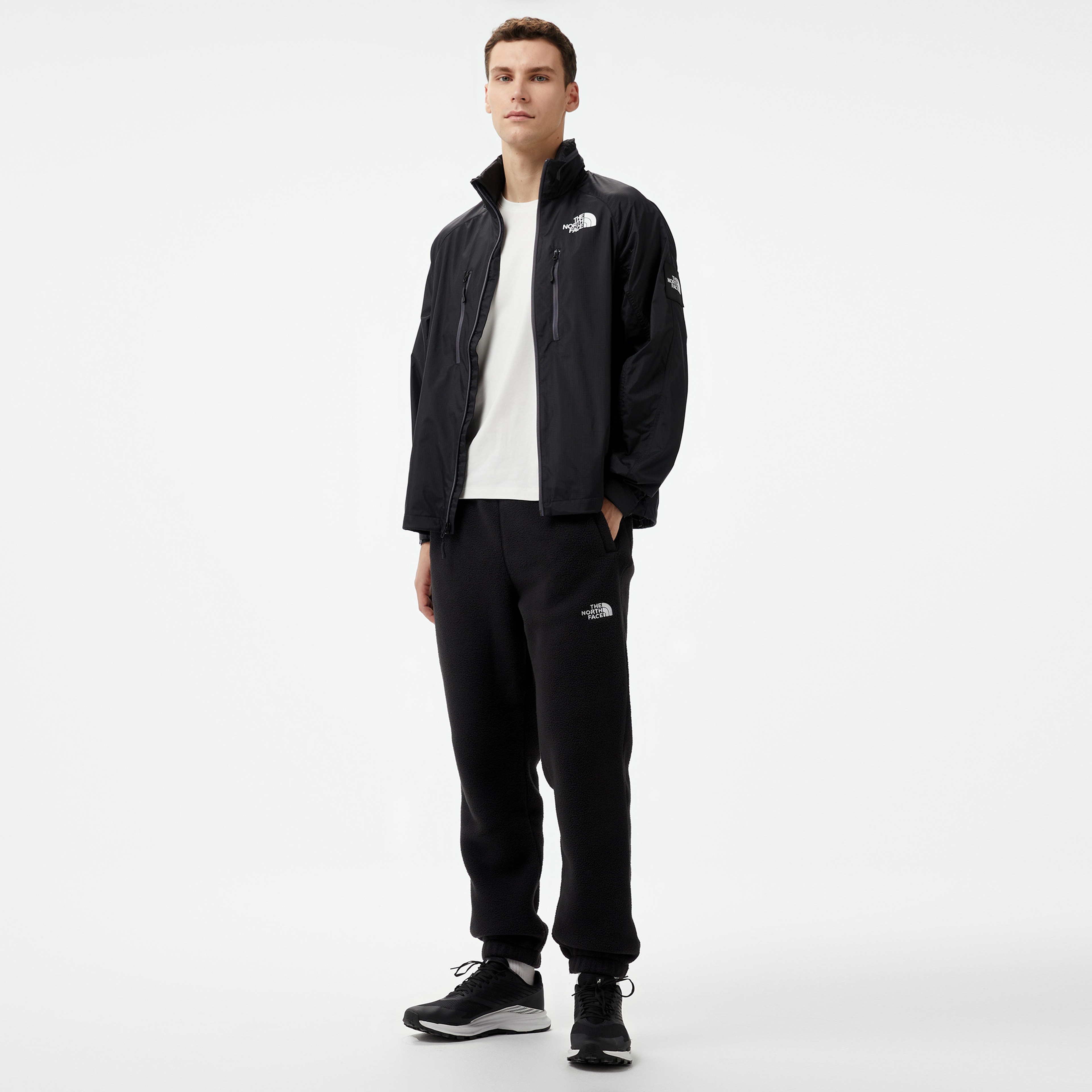 The North Face X Yinka Ilori Erkek Siyah Windshell Mont