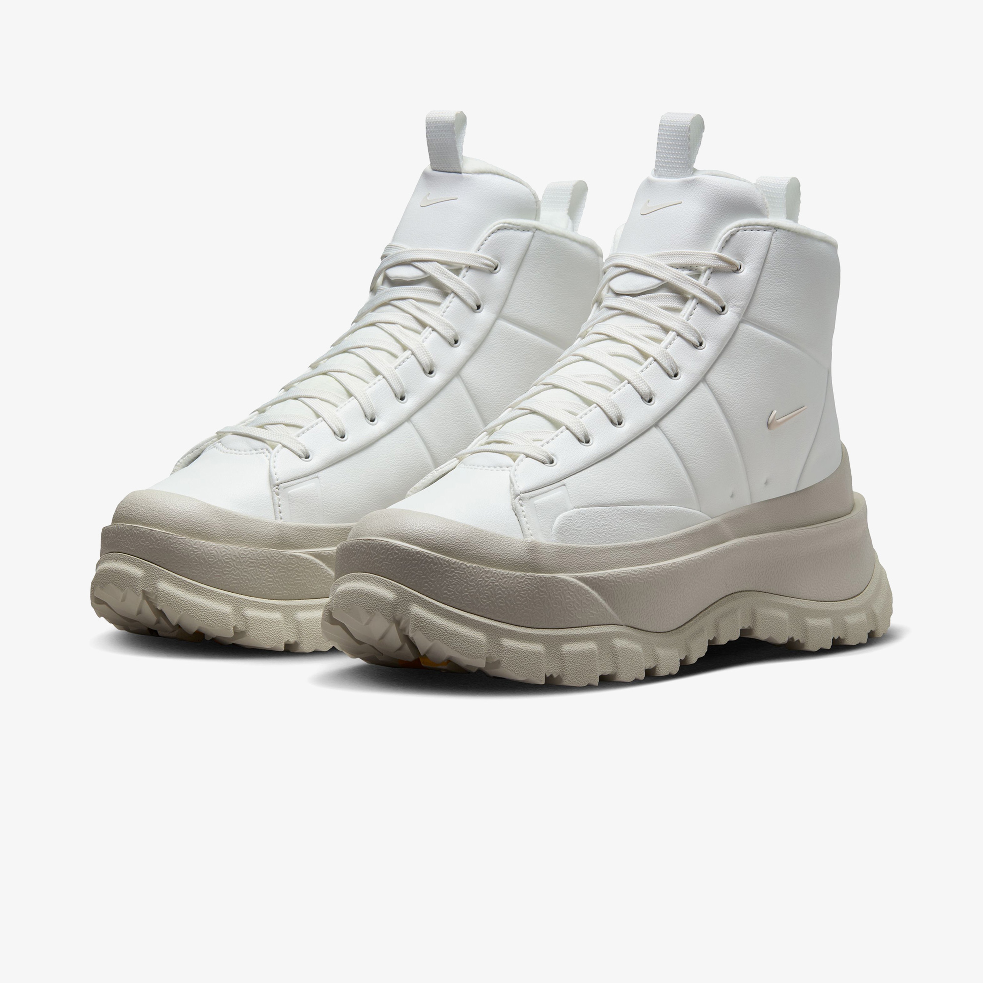 Nike Blazer Mid Roam Kadın Beyaz Bilekli Bot