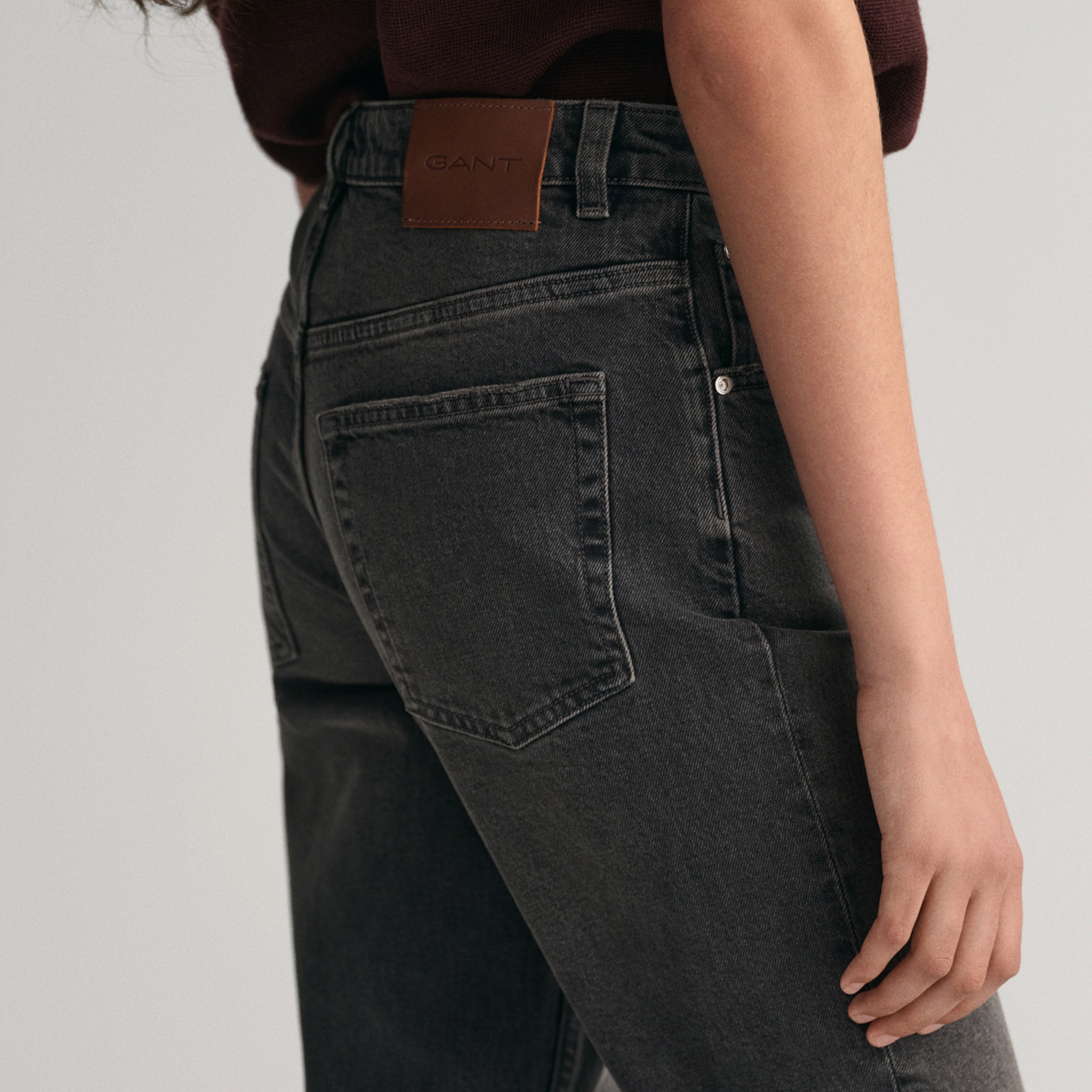 GANT Kadın Siyah Straight Fit Jean Pantolon