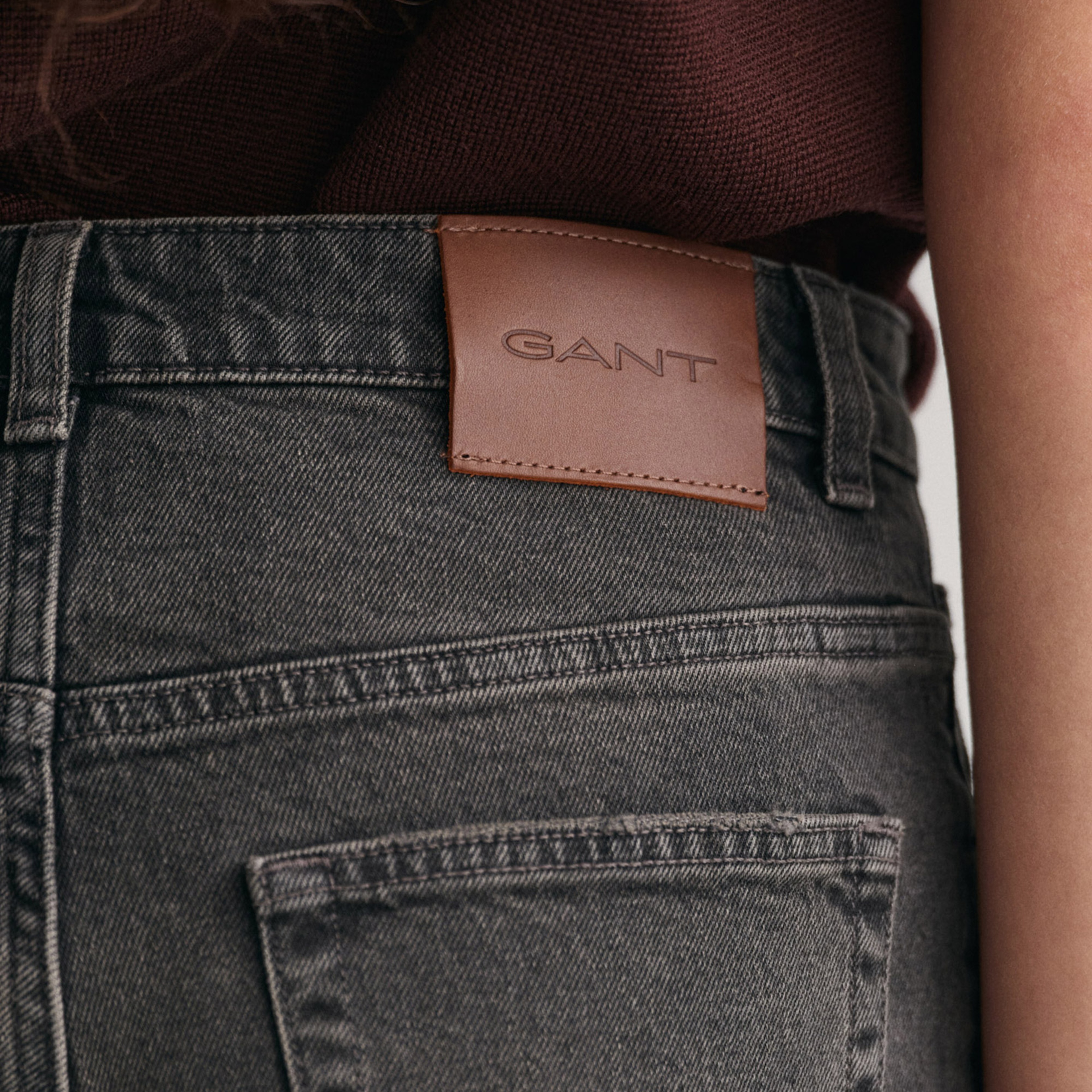 GANT Kadın Siyah Straight Fit Jean Pantolon