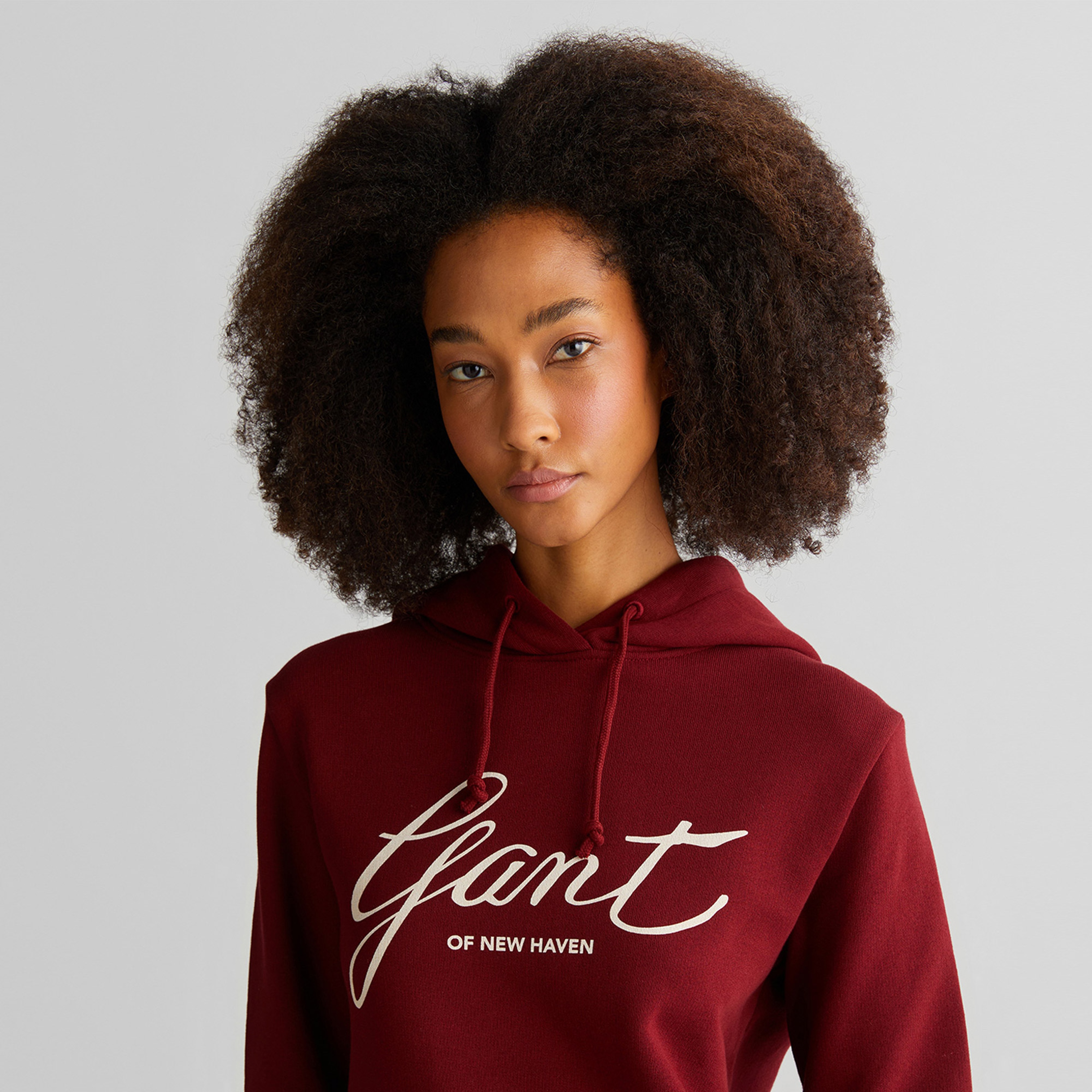 GANT Kadın Bordo Relaxed Fit Kapüşonlu Logolu Sweatshirt