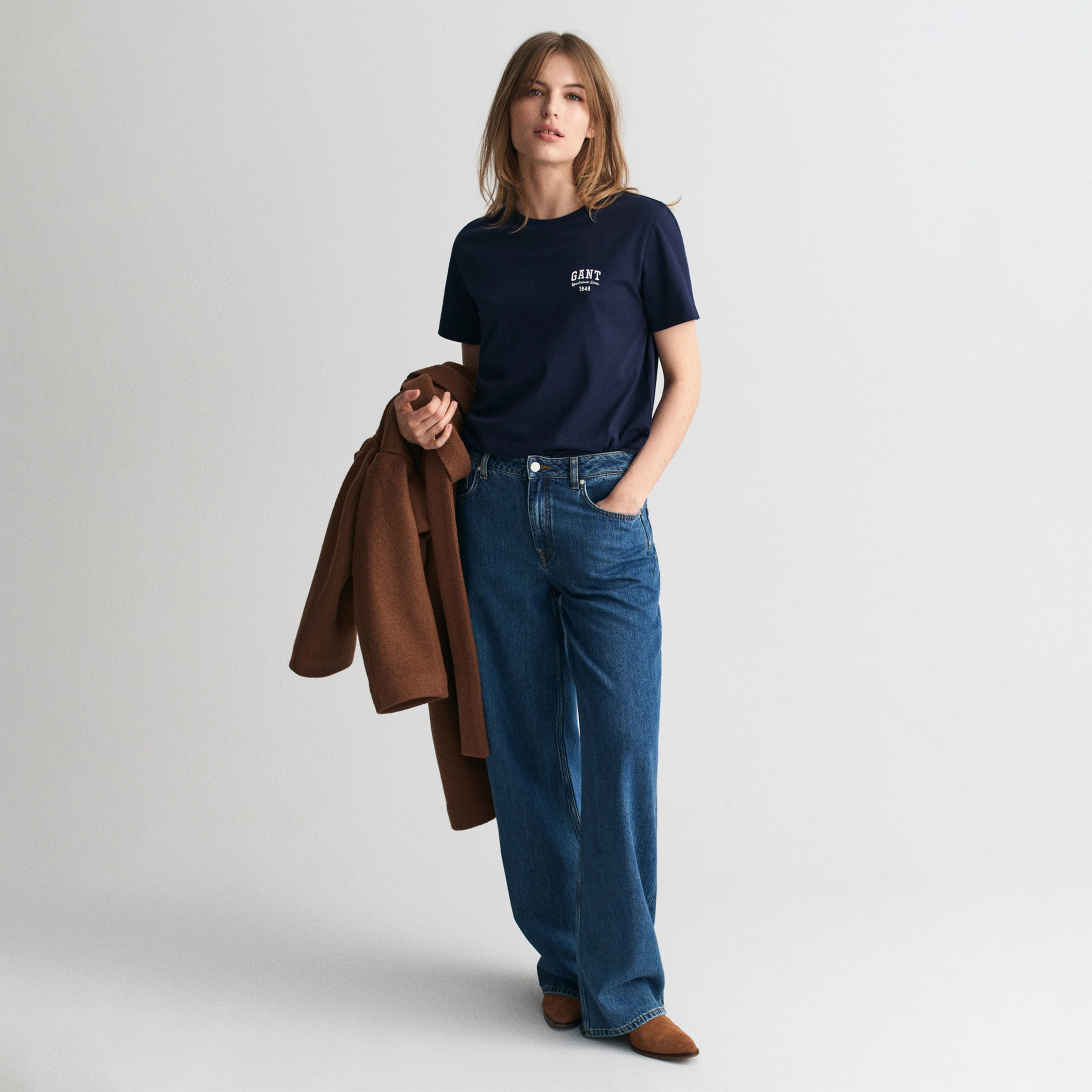GANT Kadın Lacivert Regular Fit Bisiklet Yaka Logolu T-Shirt