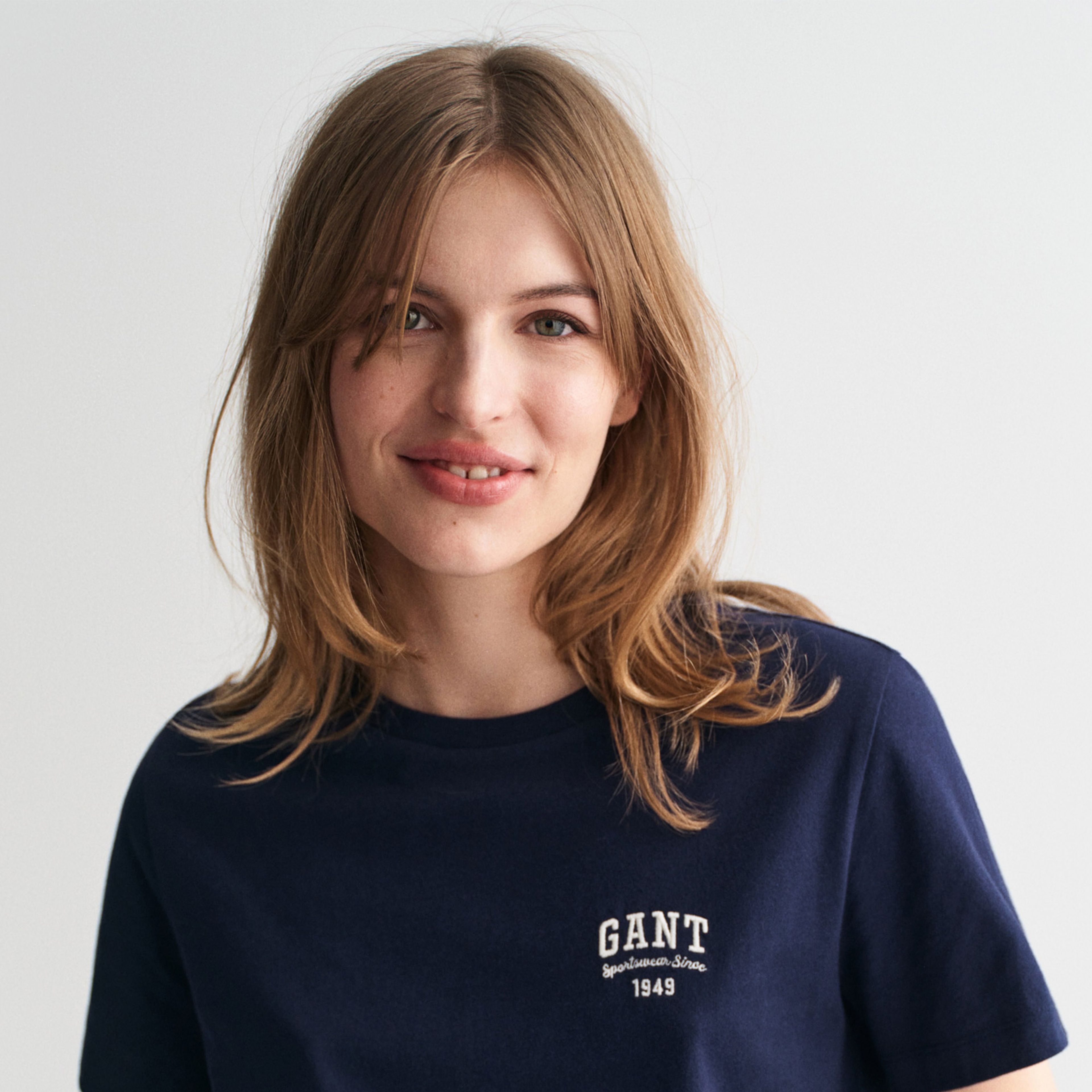 GANT Kadın Lacivert Regular Fit Bisiklet Yaka Logolu T-Shirt