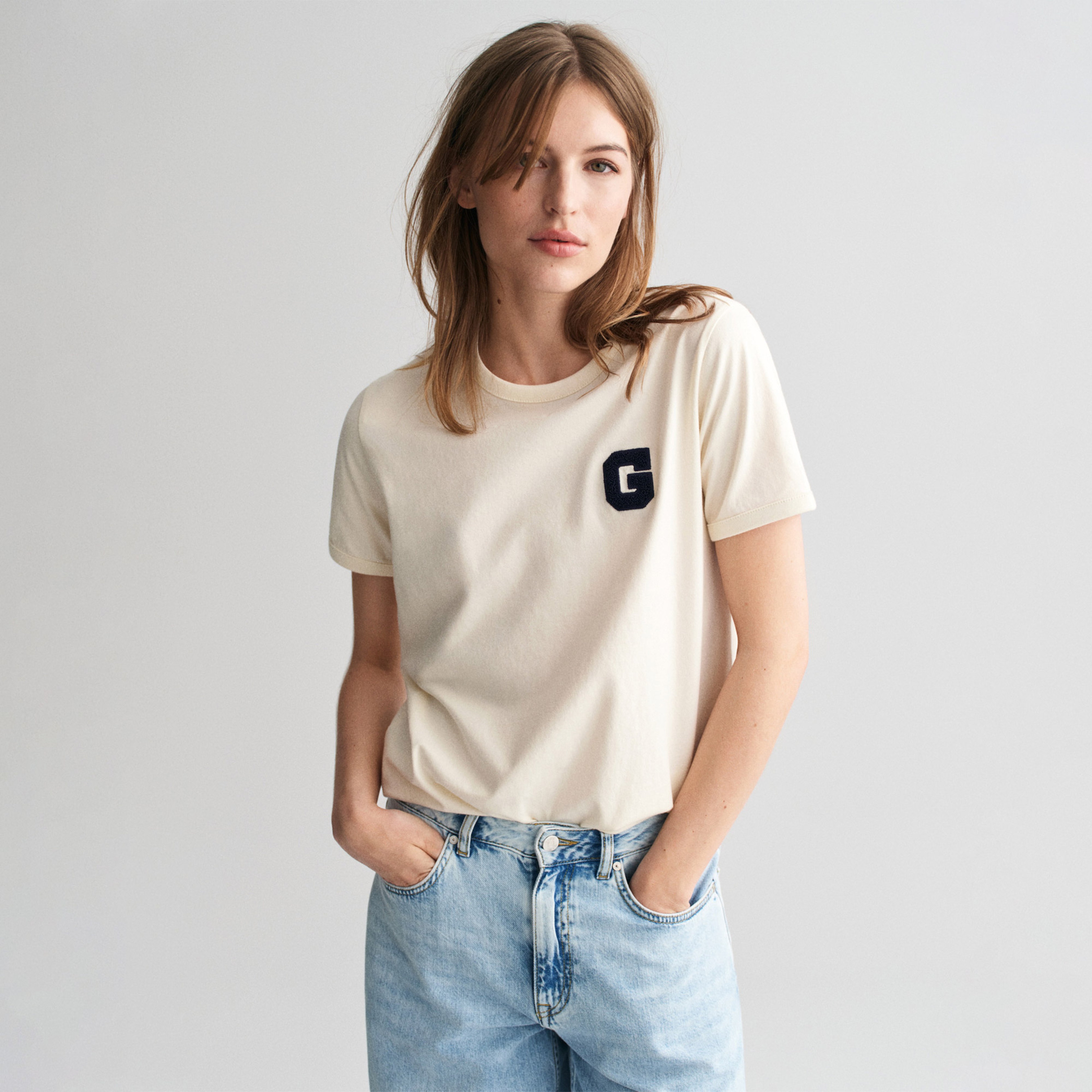 GANT Kadın Krem Regular Fit Bisiklet Yaka Logolu T-Shirt