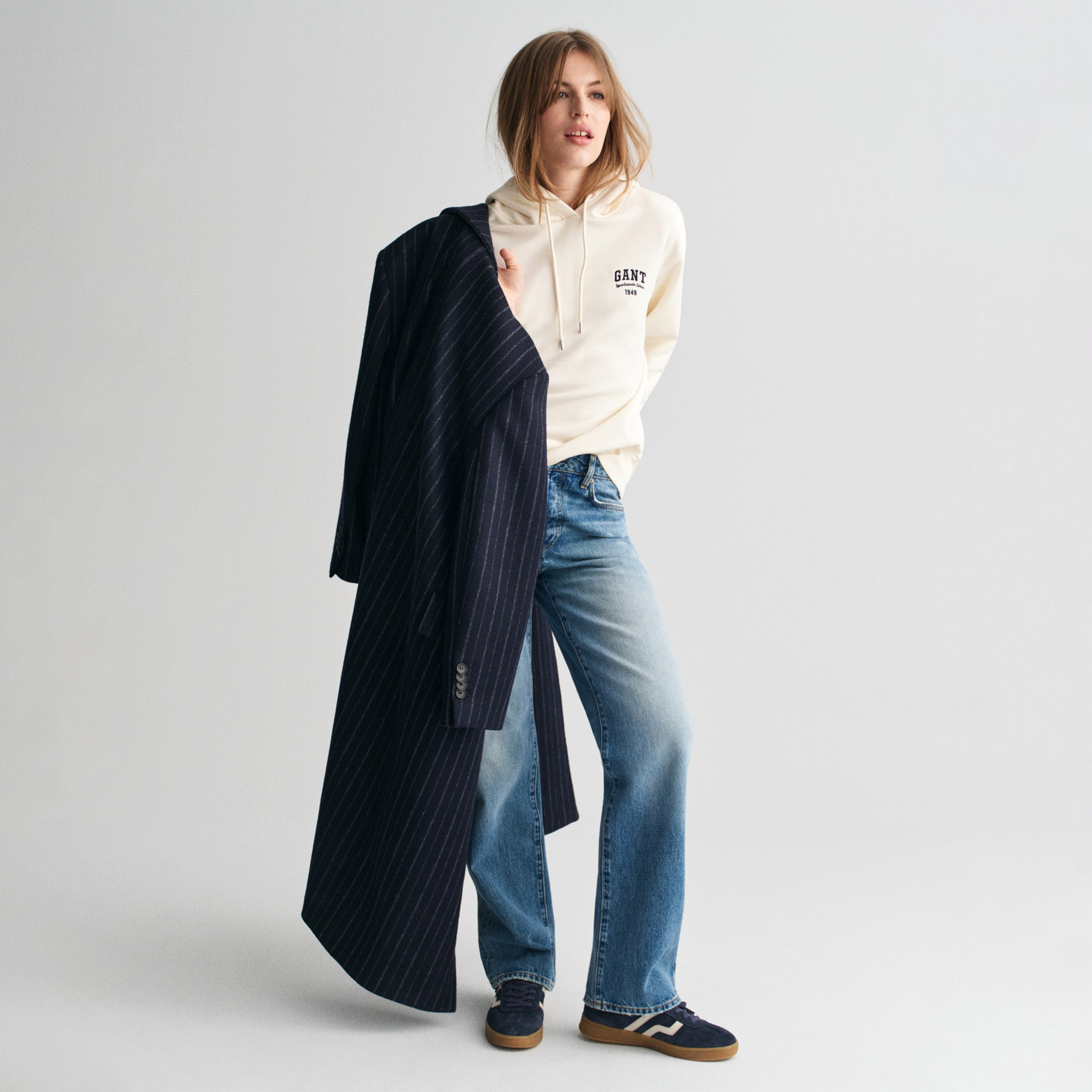 GANT Kadın Krem Relaxed Fit Kapüşonlu Logolu Sweatshirt
