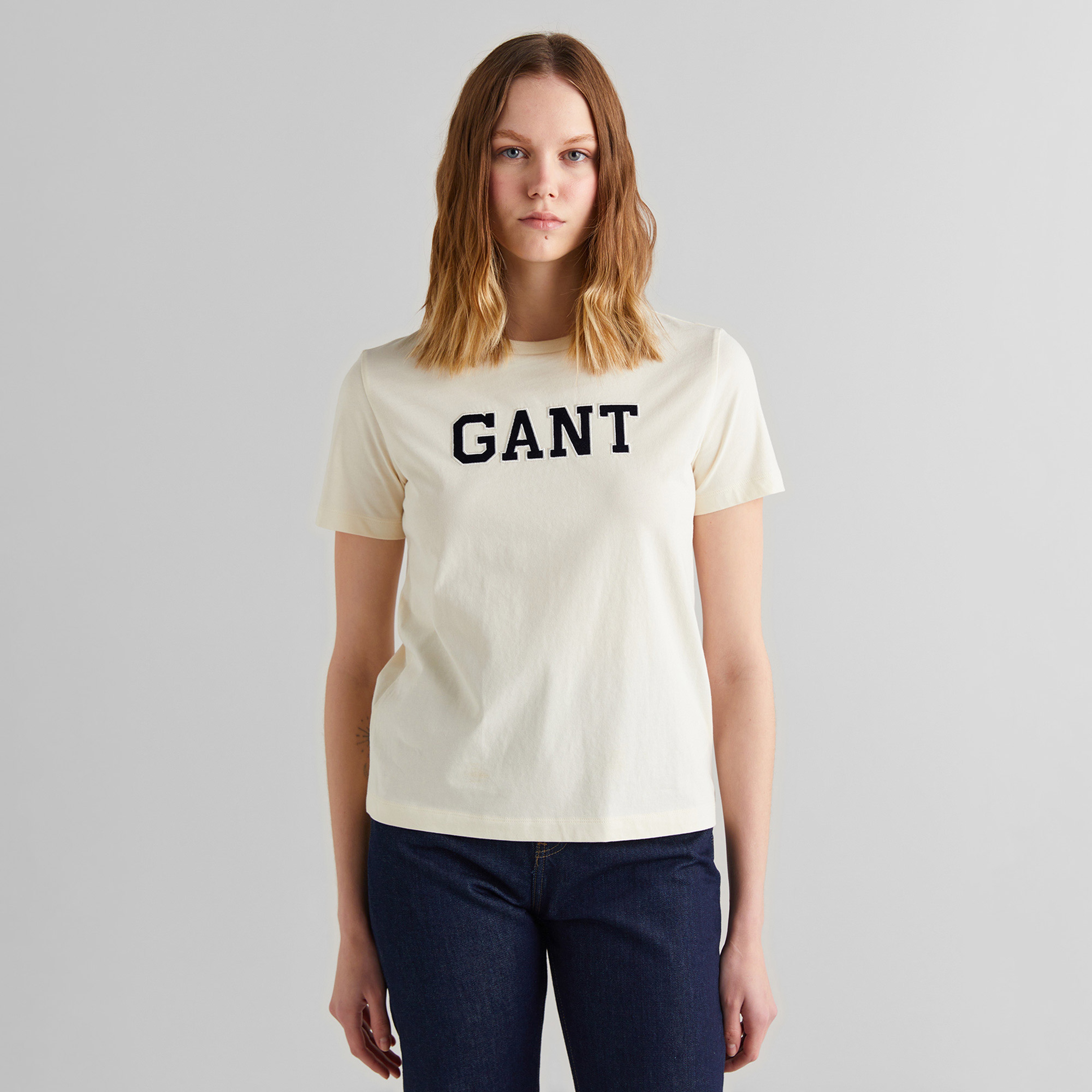 GANT Kadın Krem Regular Fit Bisiklet Yaka Logolu T-Shirt