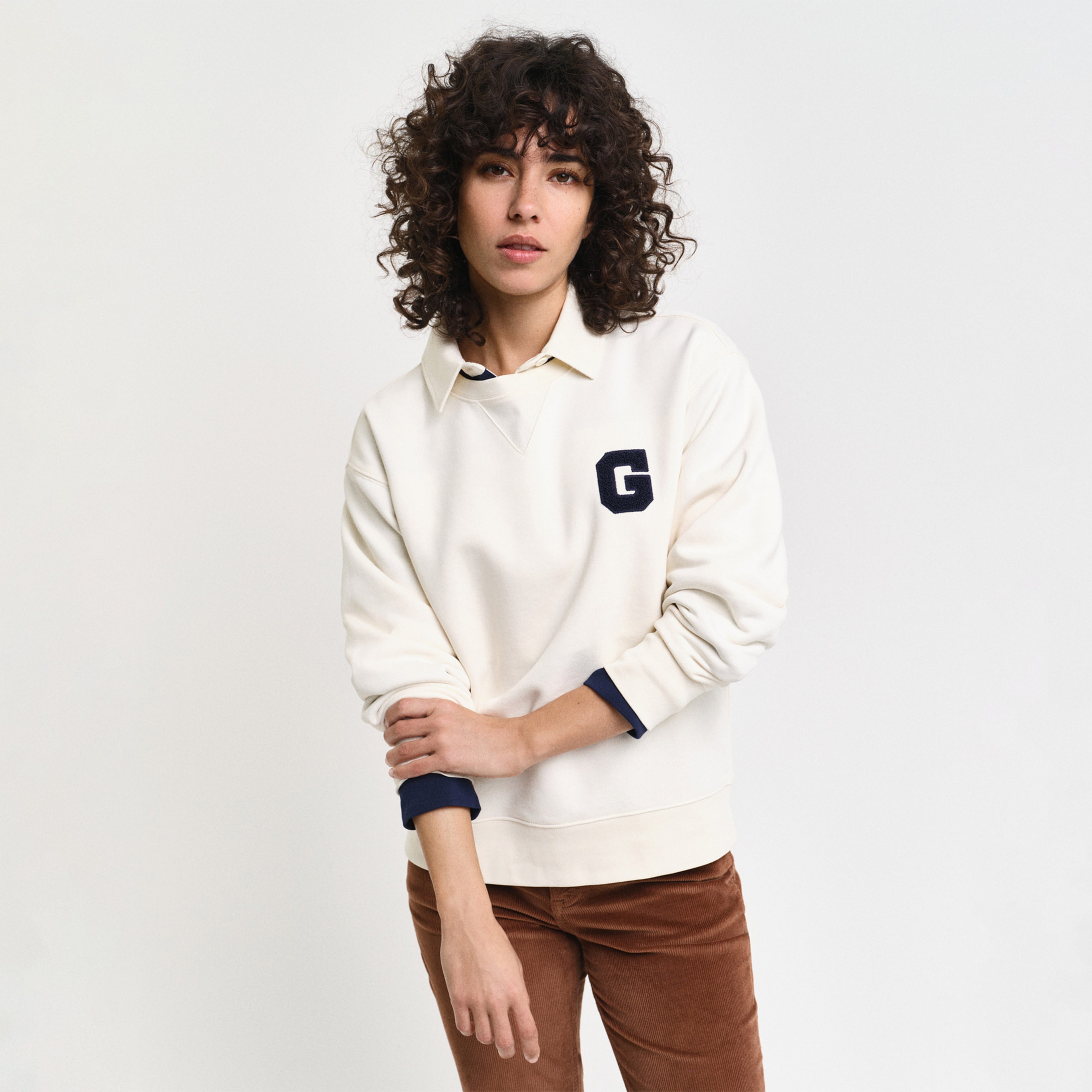 GANT Kadın Krem Regular Fit Bisiklet Yaka Logolu Sweatshirt