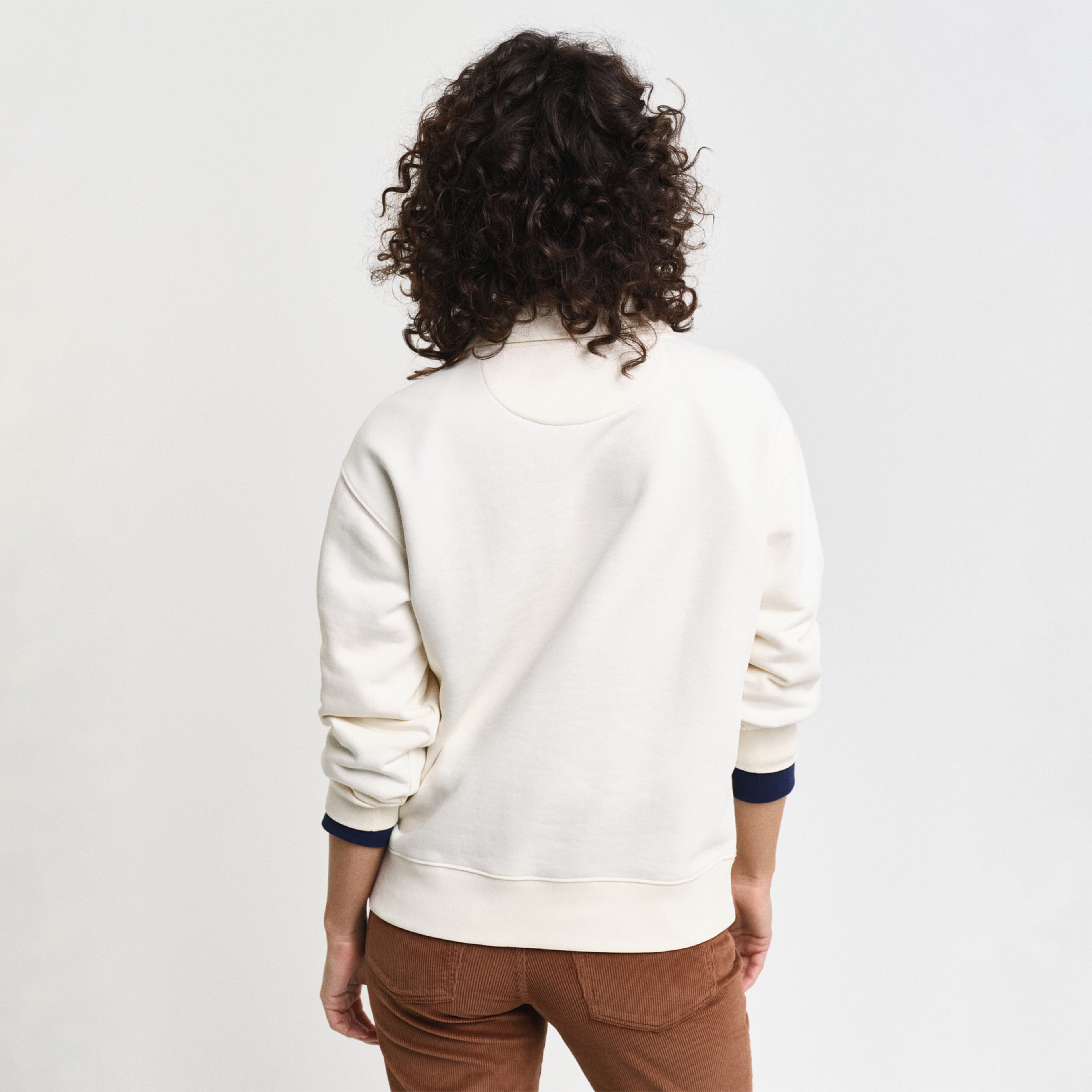 GANT Kadın Krem Regular Fit Bisiklet Yaka Logolu Sweatshirt