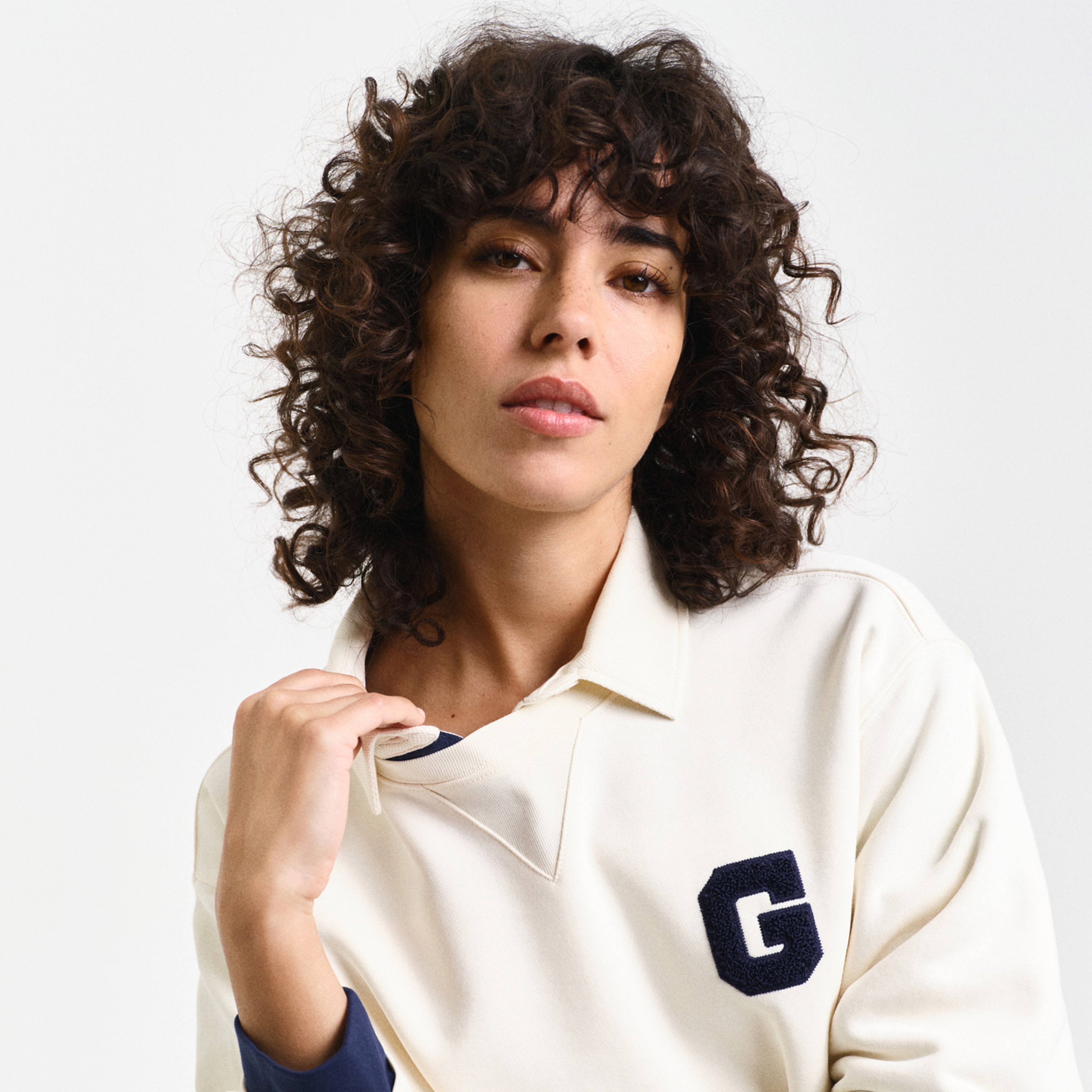GANT Kadın Krem Regular Fit Bisiklet Yaka Logolu Sweatshirt