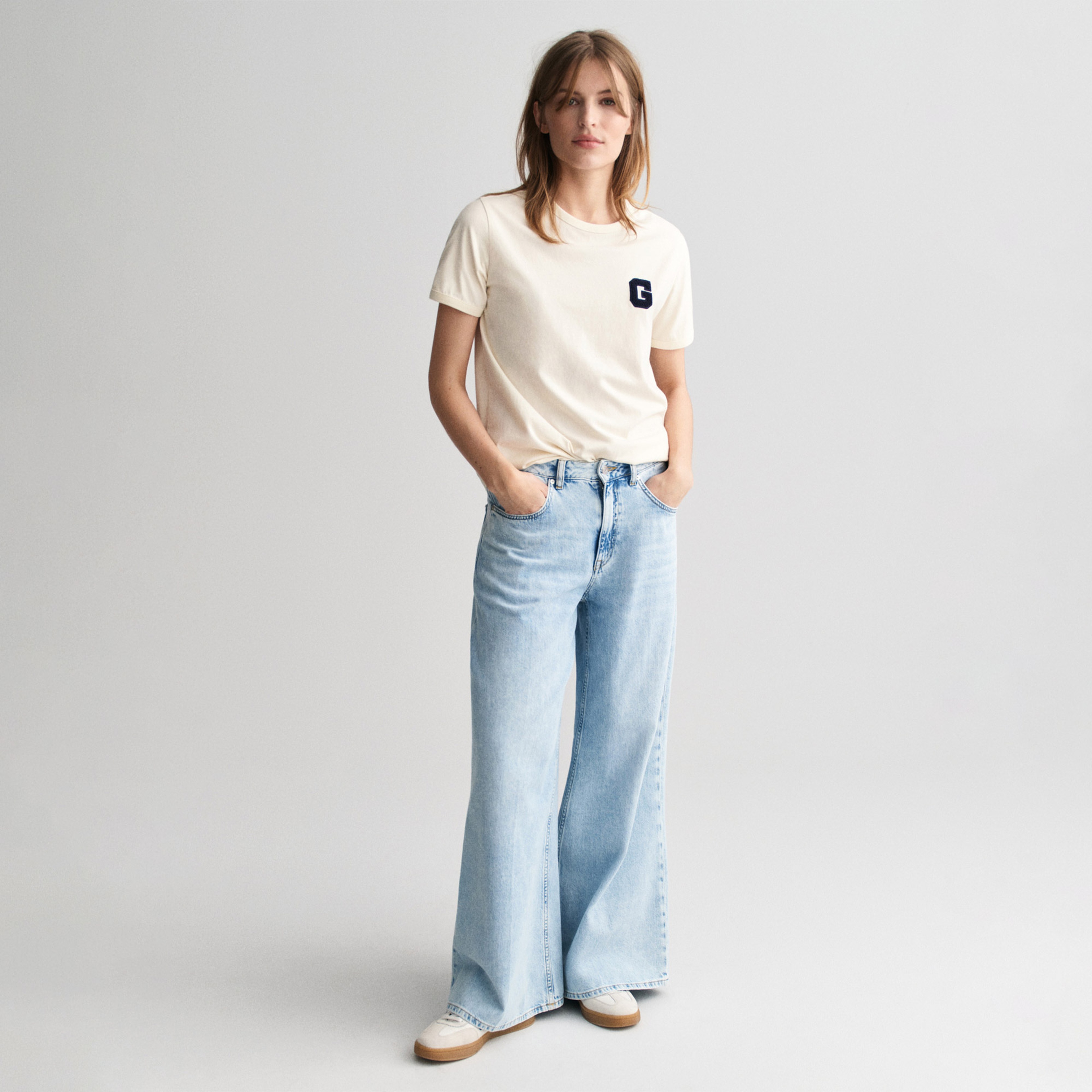 GANT Kadın Krem Regular Fit Bisiklet Yaka Logolu T-Shirt