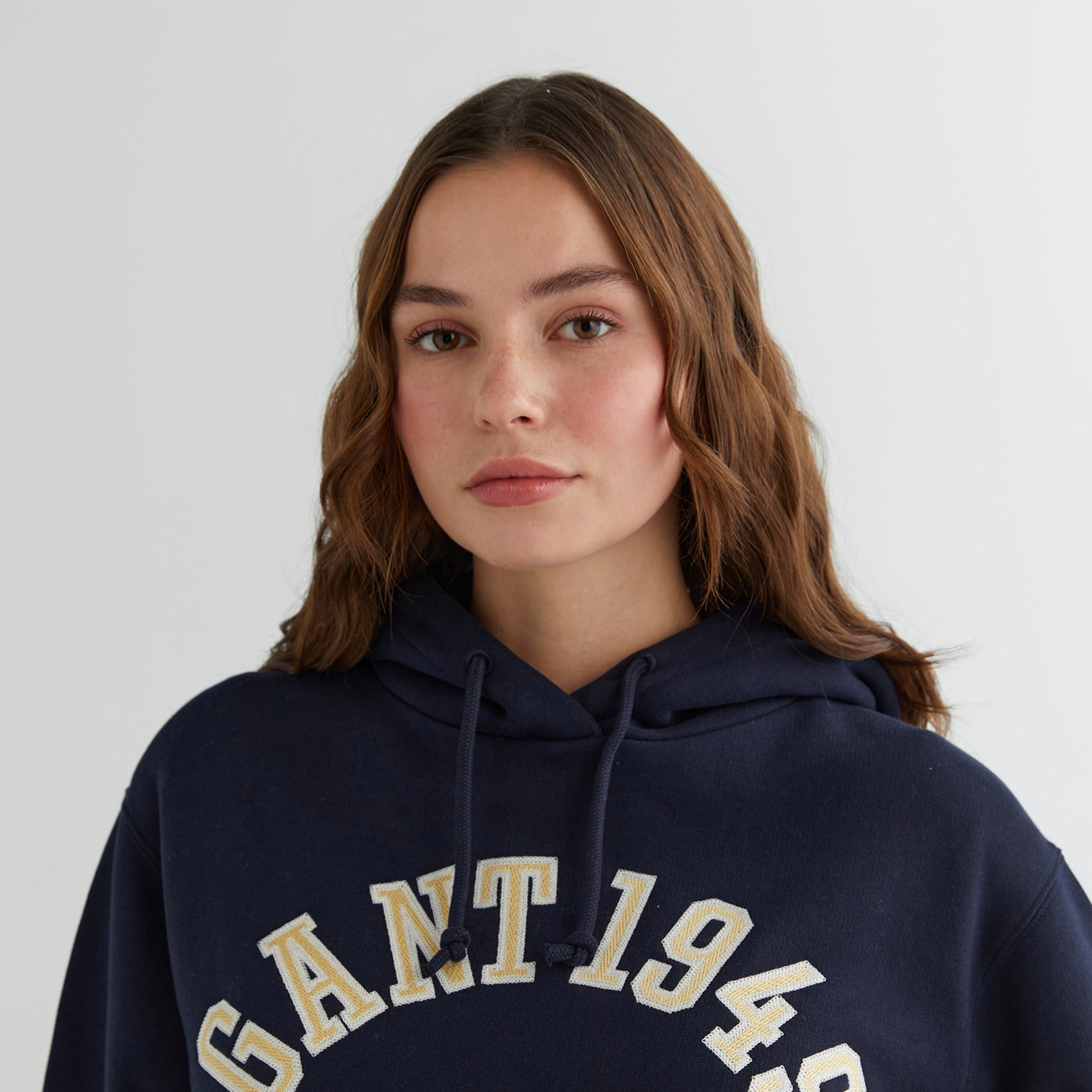 GANT Kadın Lacivert Relaxed Fit Kapüşonlu Logolu Sweatshirt