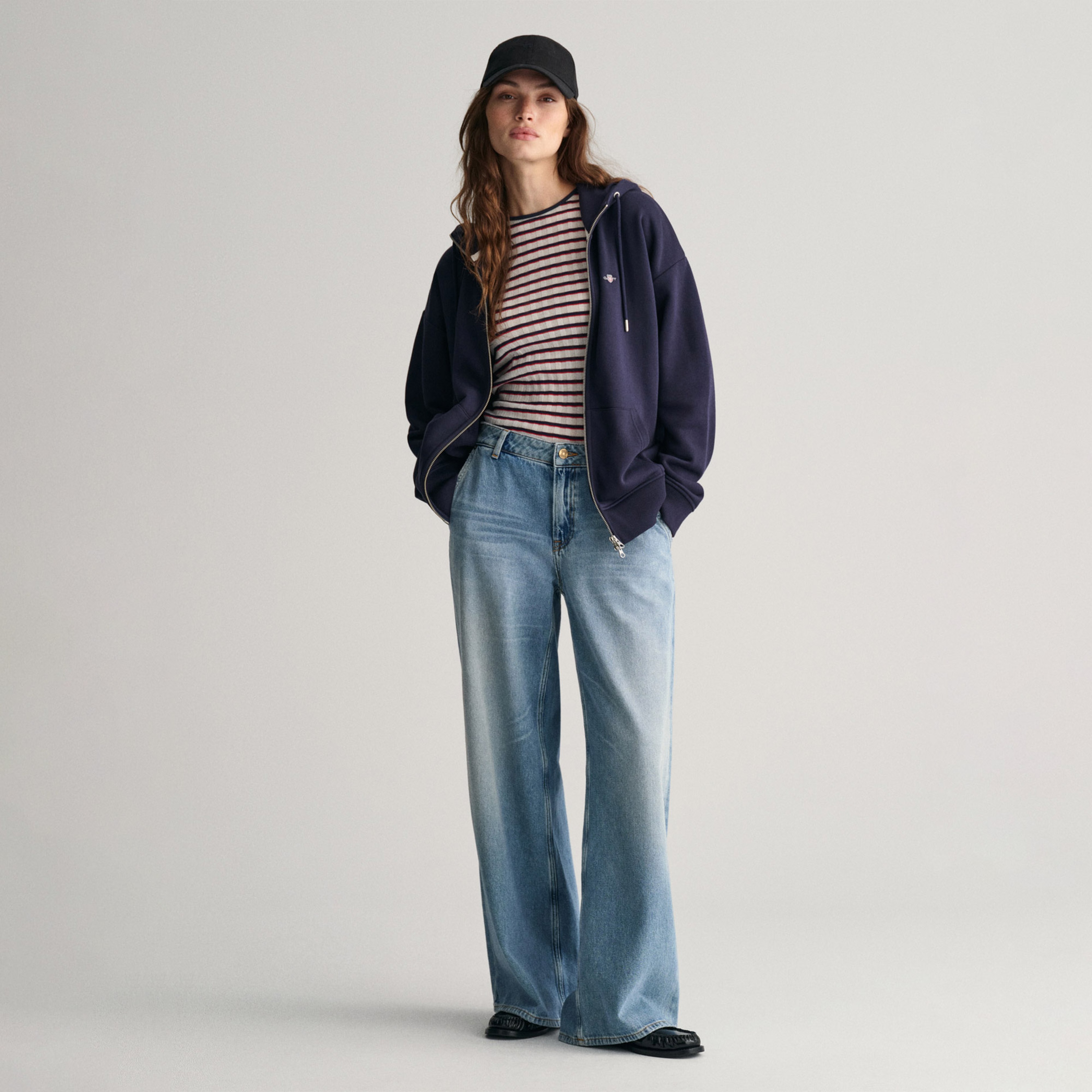 GANT Kadın Lacivert Relaxed Fit Kapüşonlu Sweatshirt
