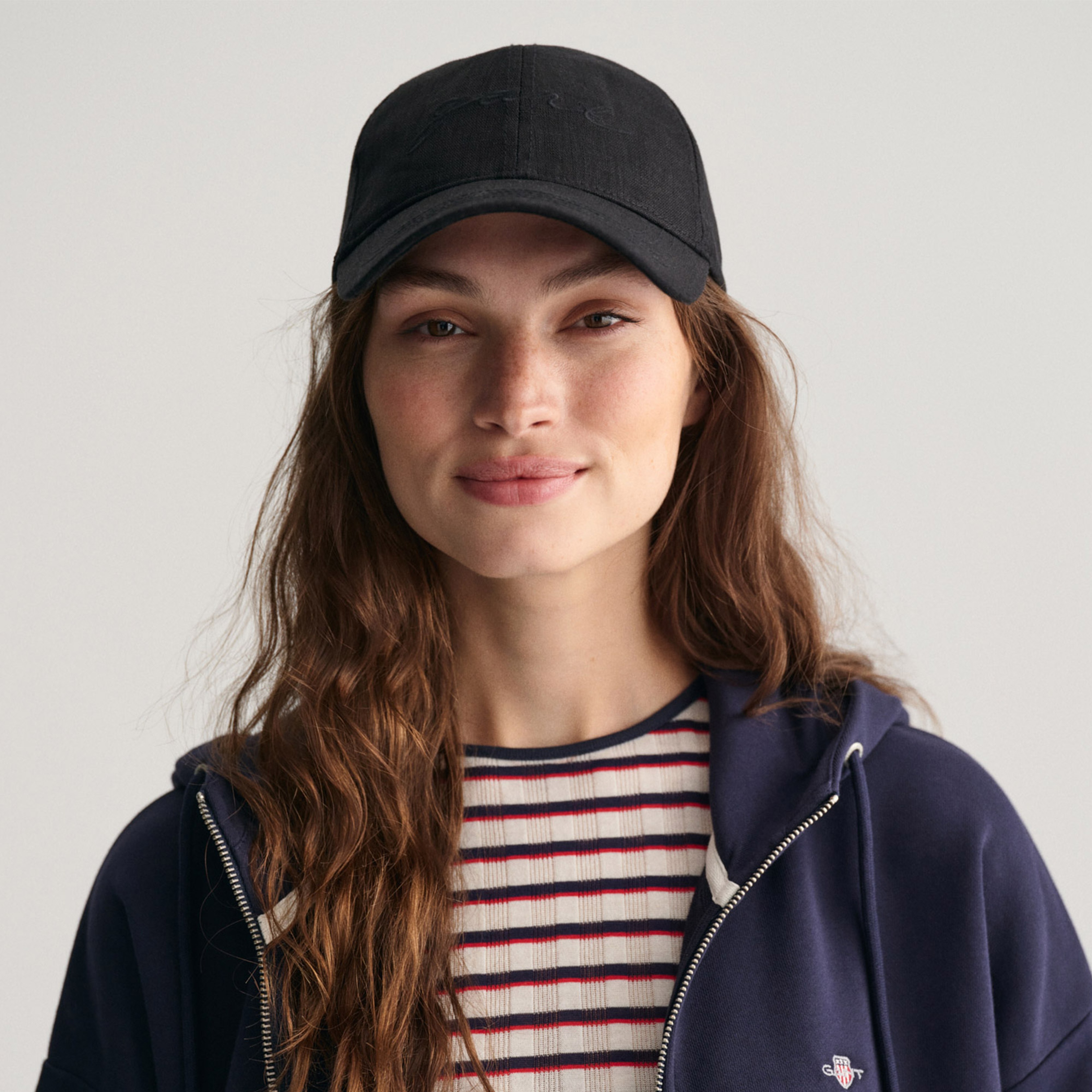 GANT Kadın Lacivert Relaxed Fit Kapüşonlu Sweatshirt