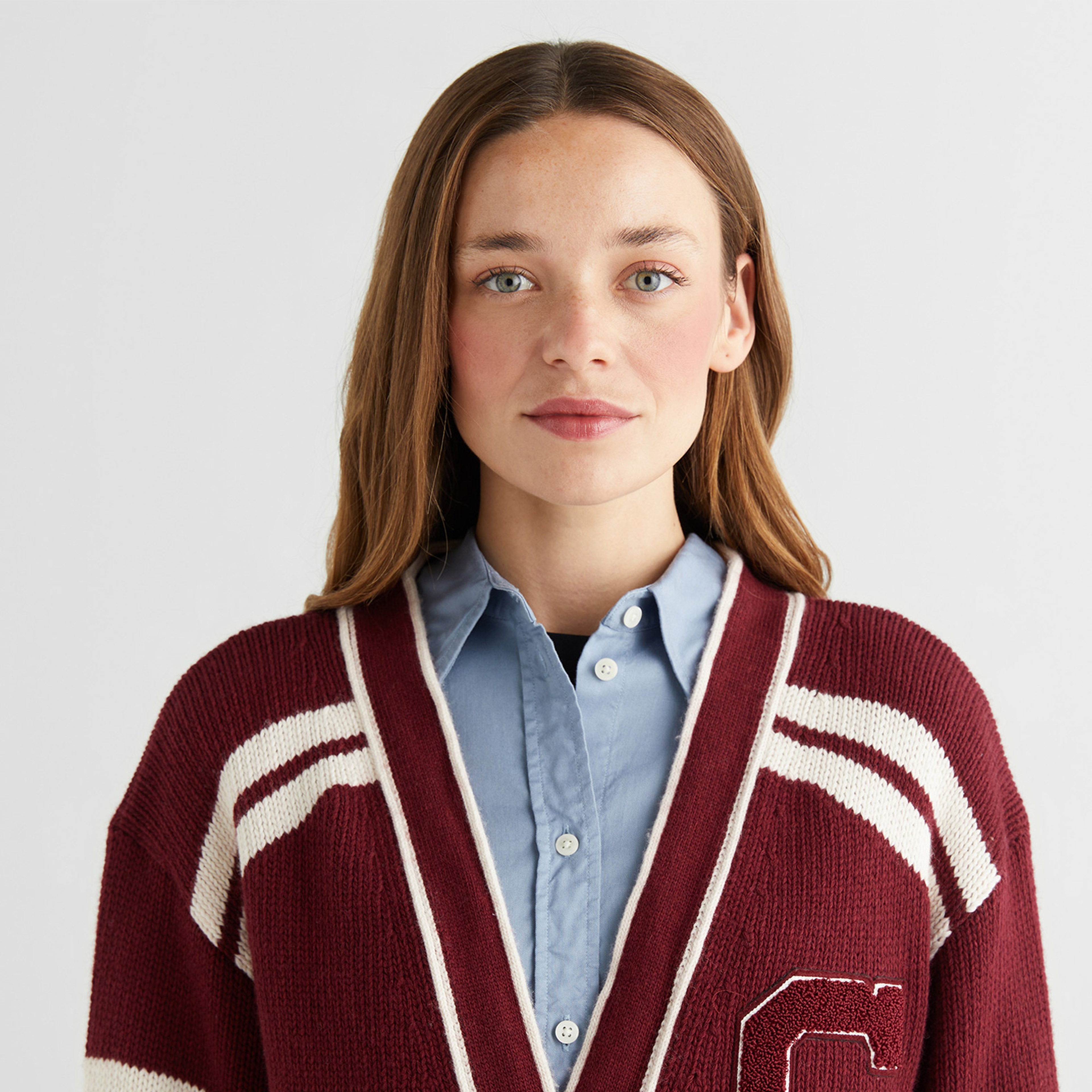 GANT Kadın Kırmızı Oversize Fit V Yaka Logolu Hırka