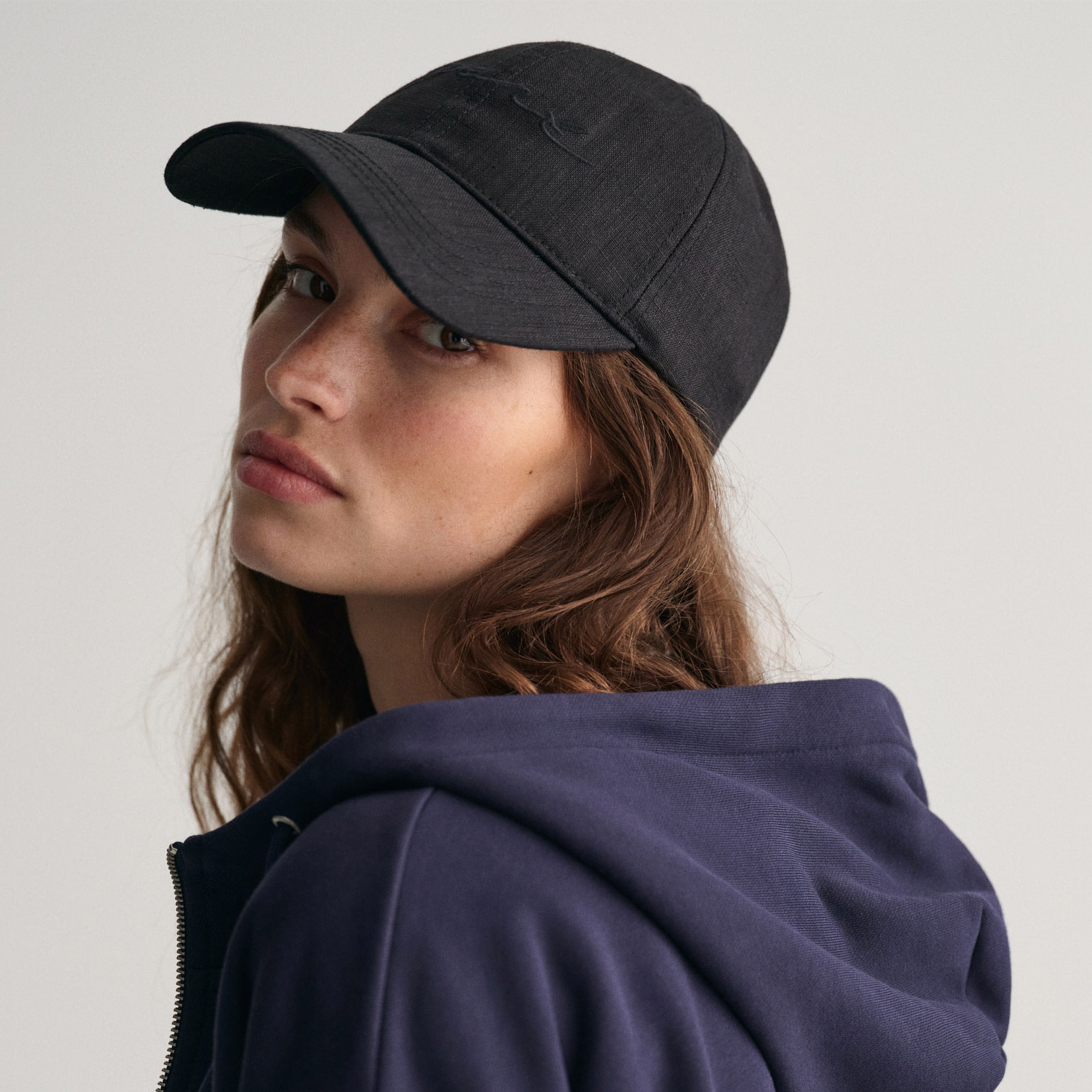 GANT Kadın Lacivert Relaxed Fit Kapüşonlu Sweatshirt