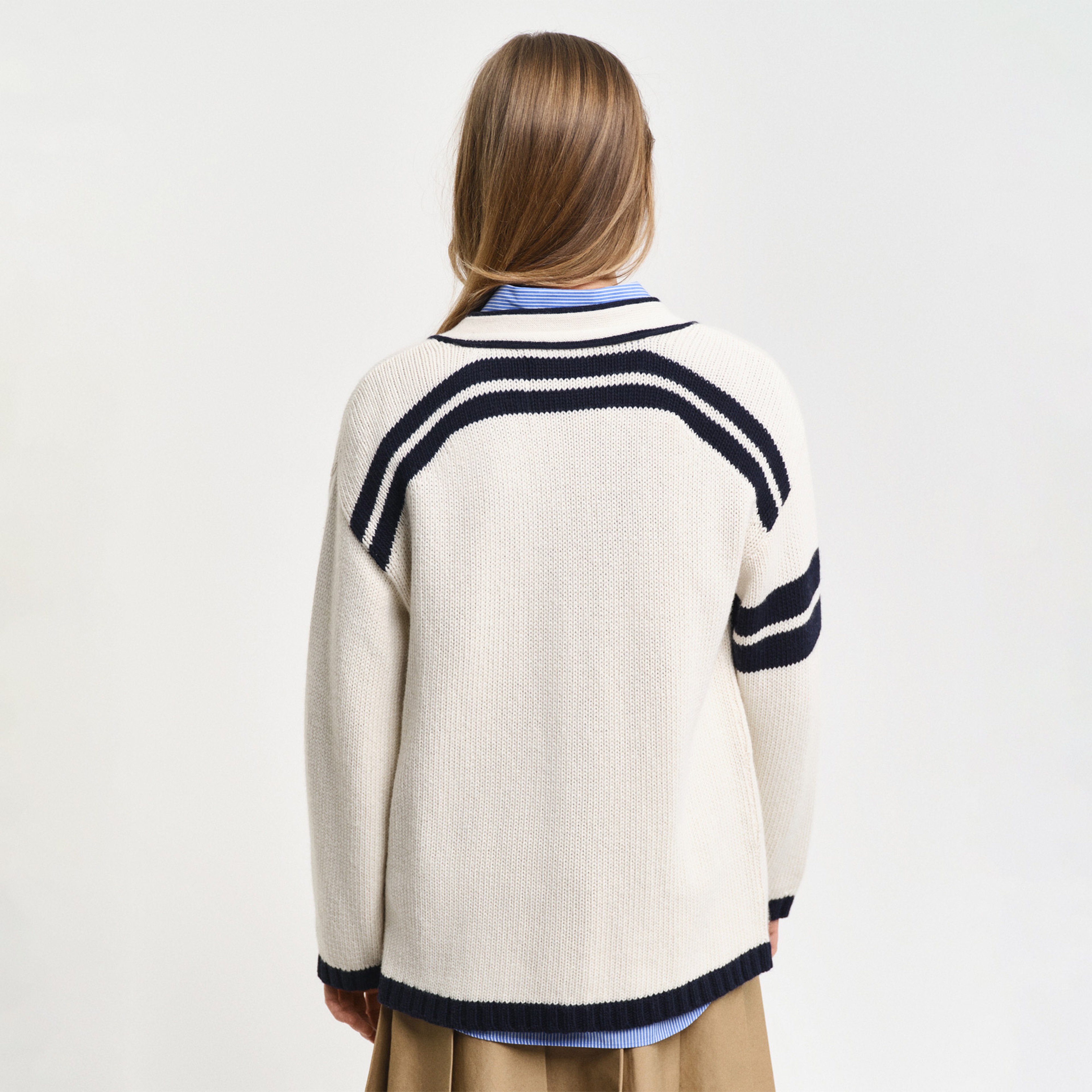 GANT Kadın Beyaz Oversize Fit Klasik Yaka Logolu Hırka