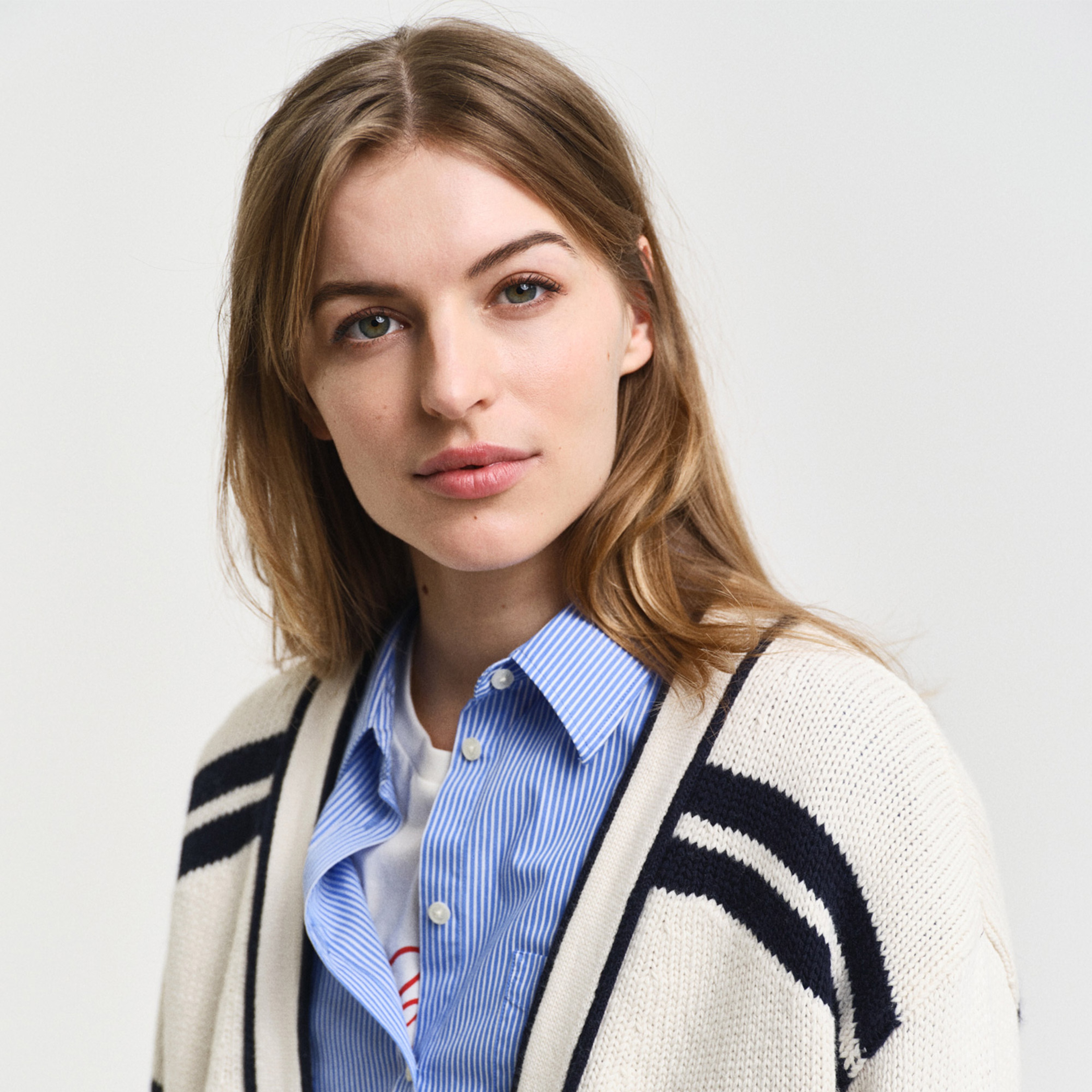 GANT Kadın Beyaz Oversize Fit Klasik Yaka Logolu Hırka