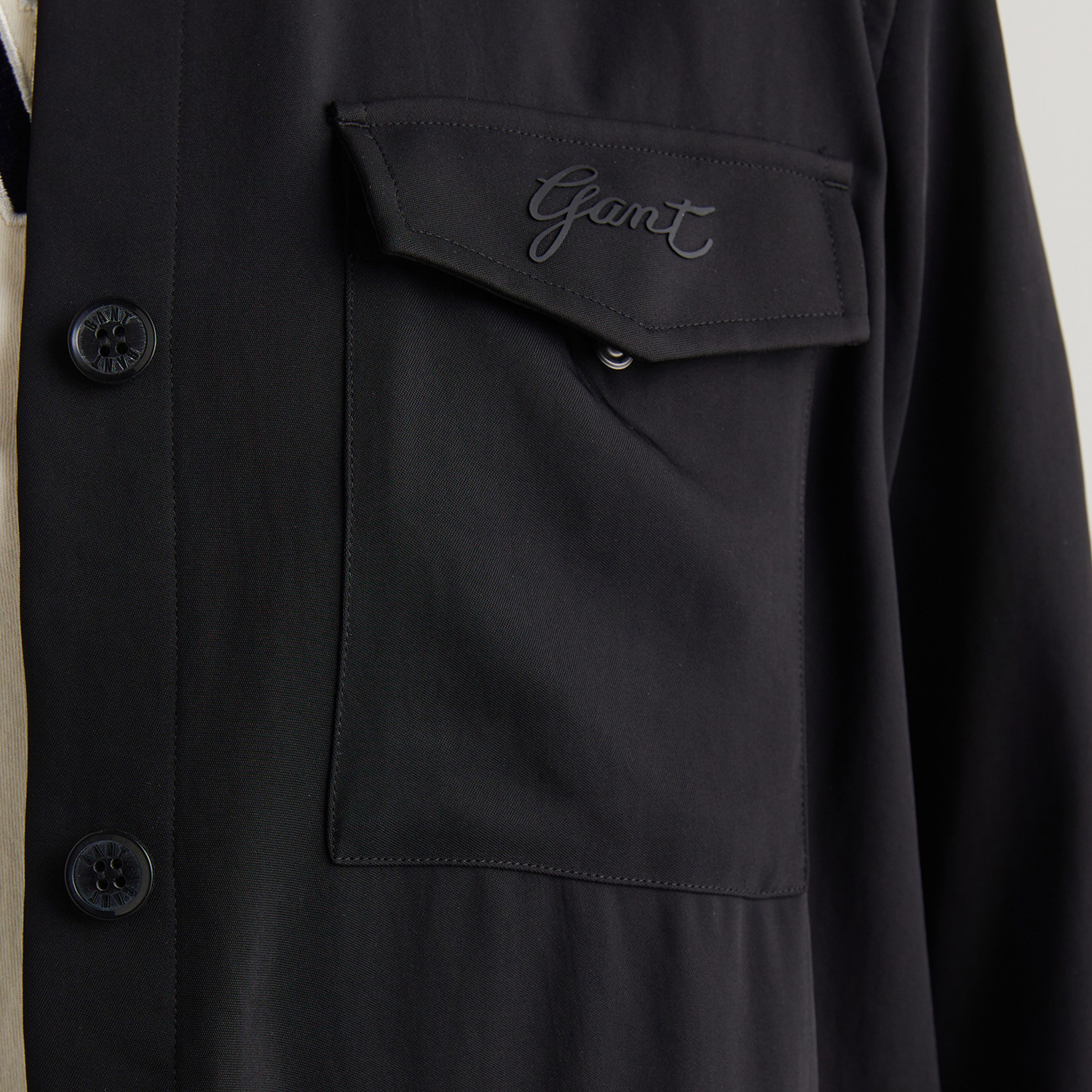 GANT Kadın Siyah Regular Fit Logolu Gömlek