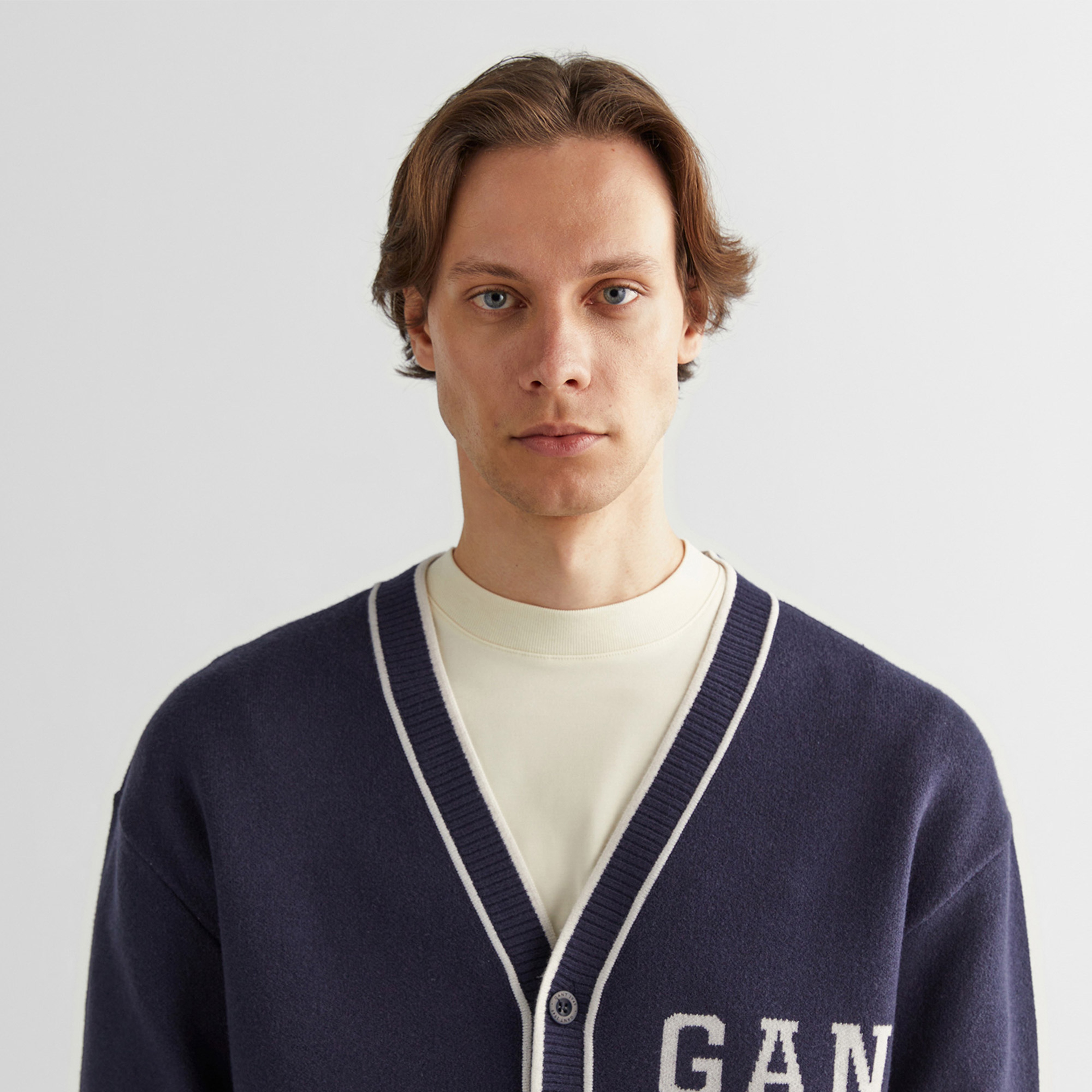 GANT Erkek Lacivert Relaxed Fit V Yaka Logolu Hırka